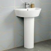 BRAND NEW BOXED LYON II BASIN & PEDESTAL - SINGLE TAP HOLE. RRP £229.99.Made from White Vitreo...