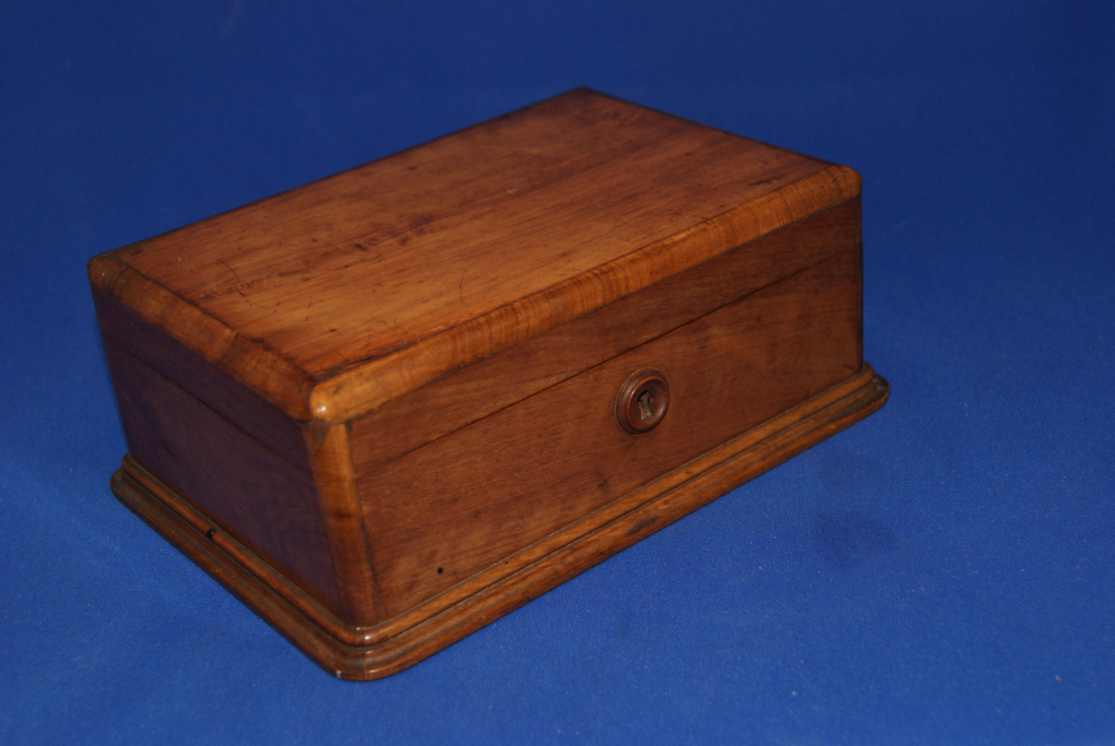 Wooden lockable jewellery trinket box, lovely patina. Posibly Edwardian.