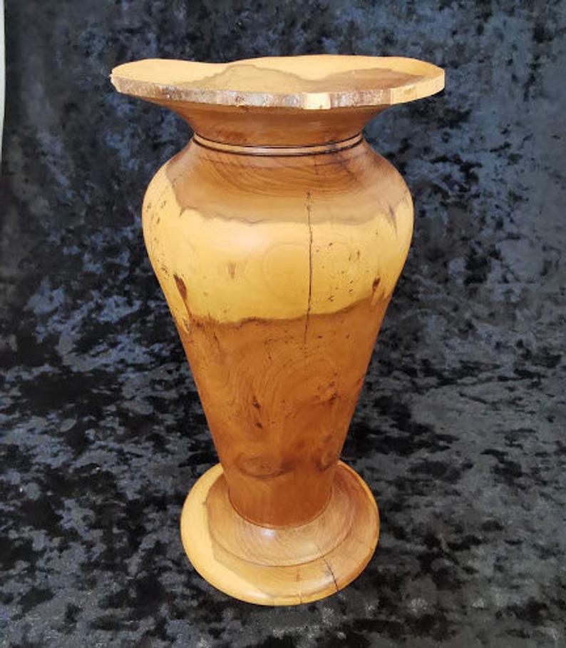 Hand turned wood vase rich natural colours interesting grain paterns decorative - Image 2 of 4