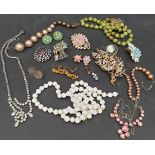 Vintage Collectable Costume Jewellery Includes Brooches & Cufflinks