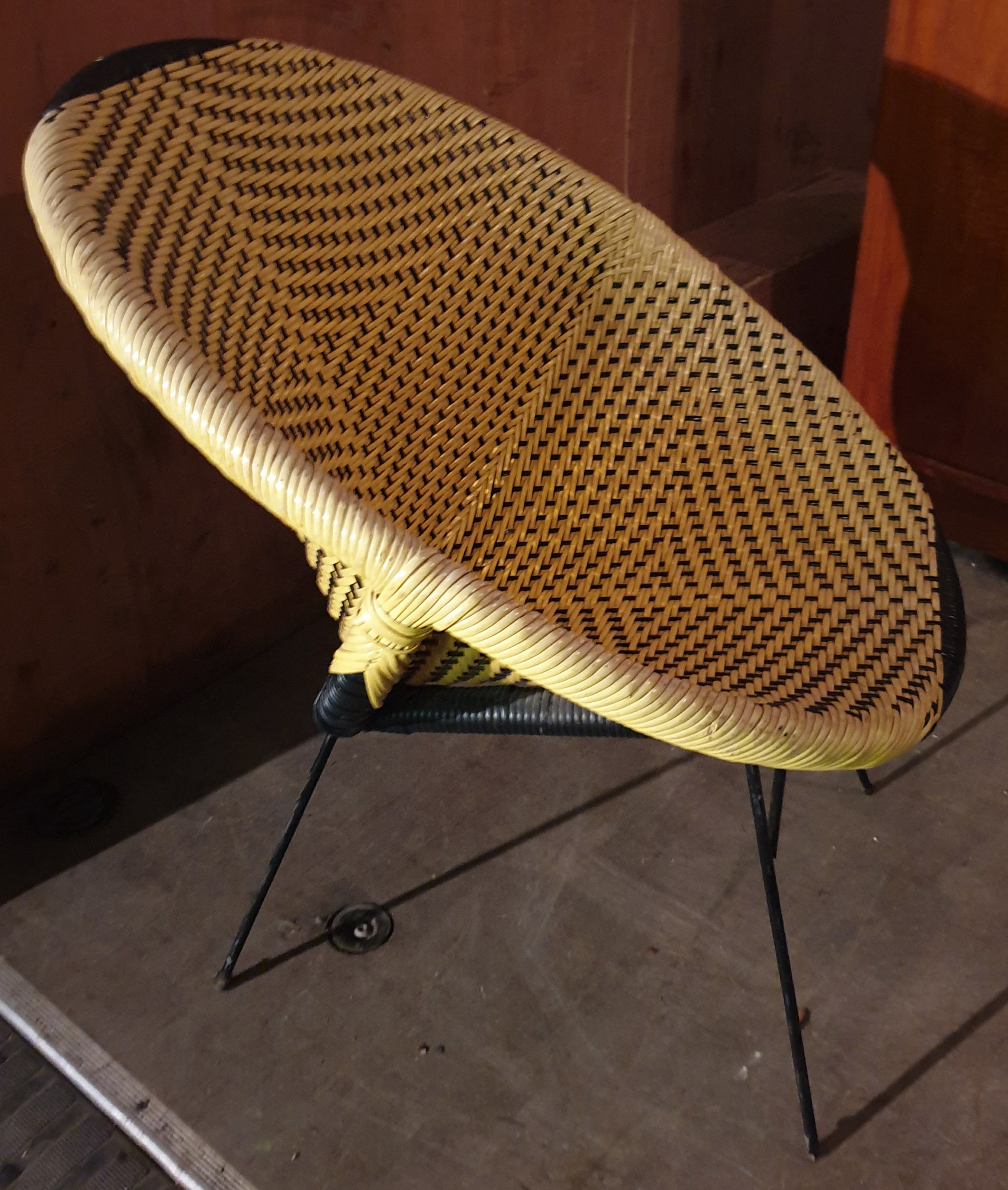 Vintage Retro Kitsch 1960's Atomic Rattan Style Bucket Chair Yellow & Black - Image 2 of 2