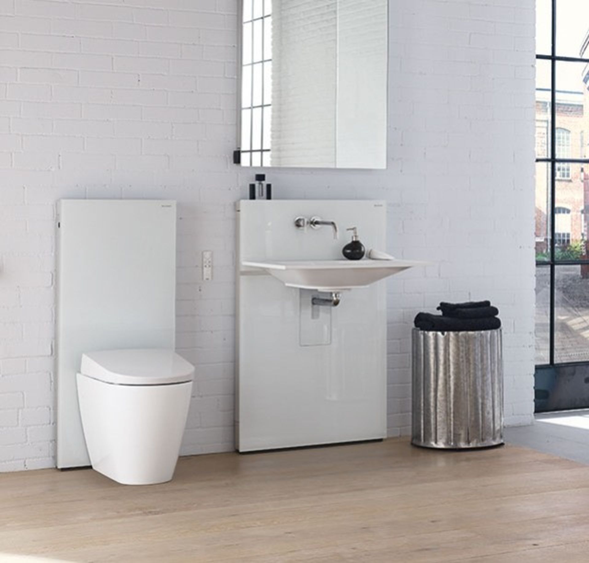 (SA2) Keramag Geberit Taupe Glass/Champagne Toilet Universal cistern unit for Back to Wall toil... - Image 5 of 5