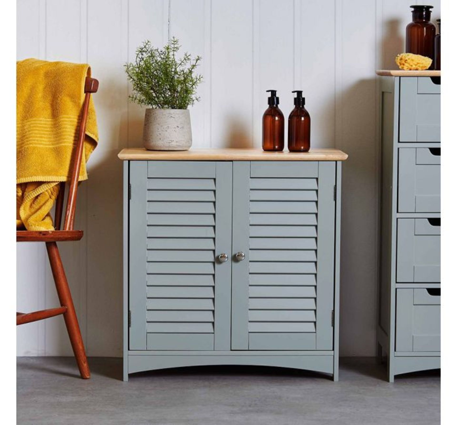 (KN111) Shrewsbury Towel Cabinet Hard wearing, solid ash top features a charming natural wood ...