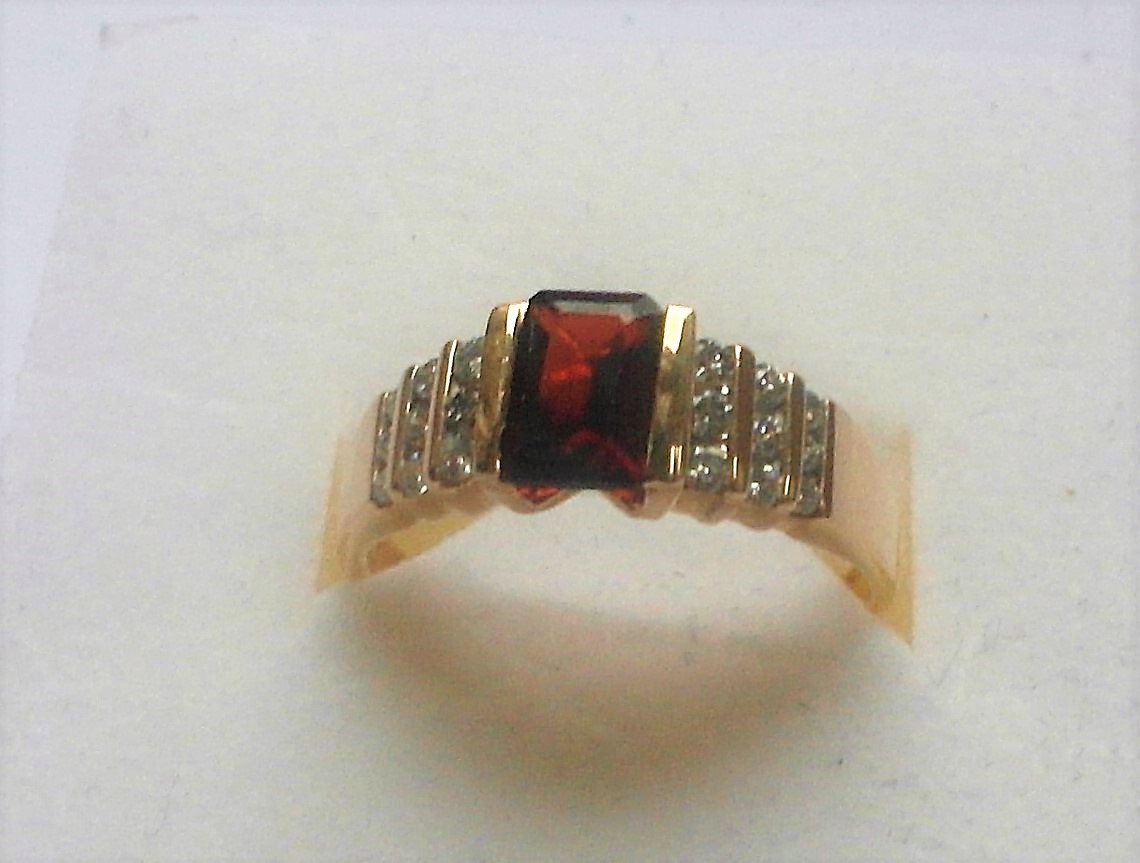 Gold Diamond & Garnet Ring - Image 4 of 6