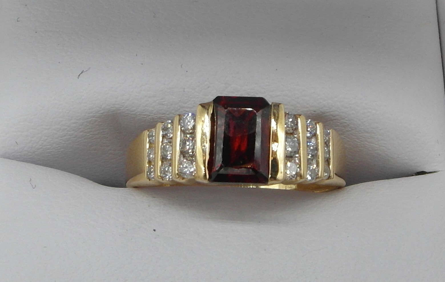 Gold Diamond & Garnet Ring - Image 3 of 6