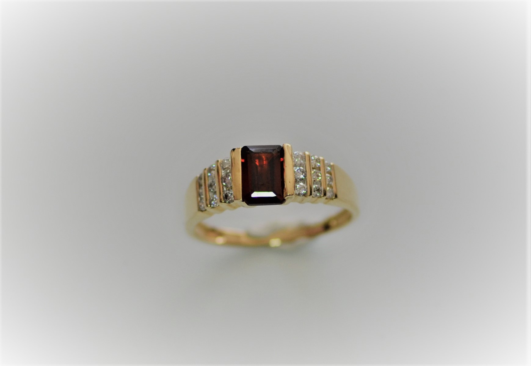 Gold Diamond & Garnet Ring