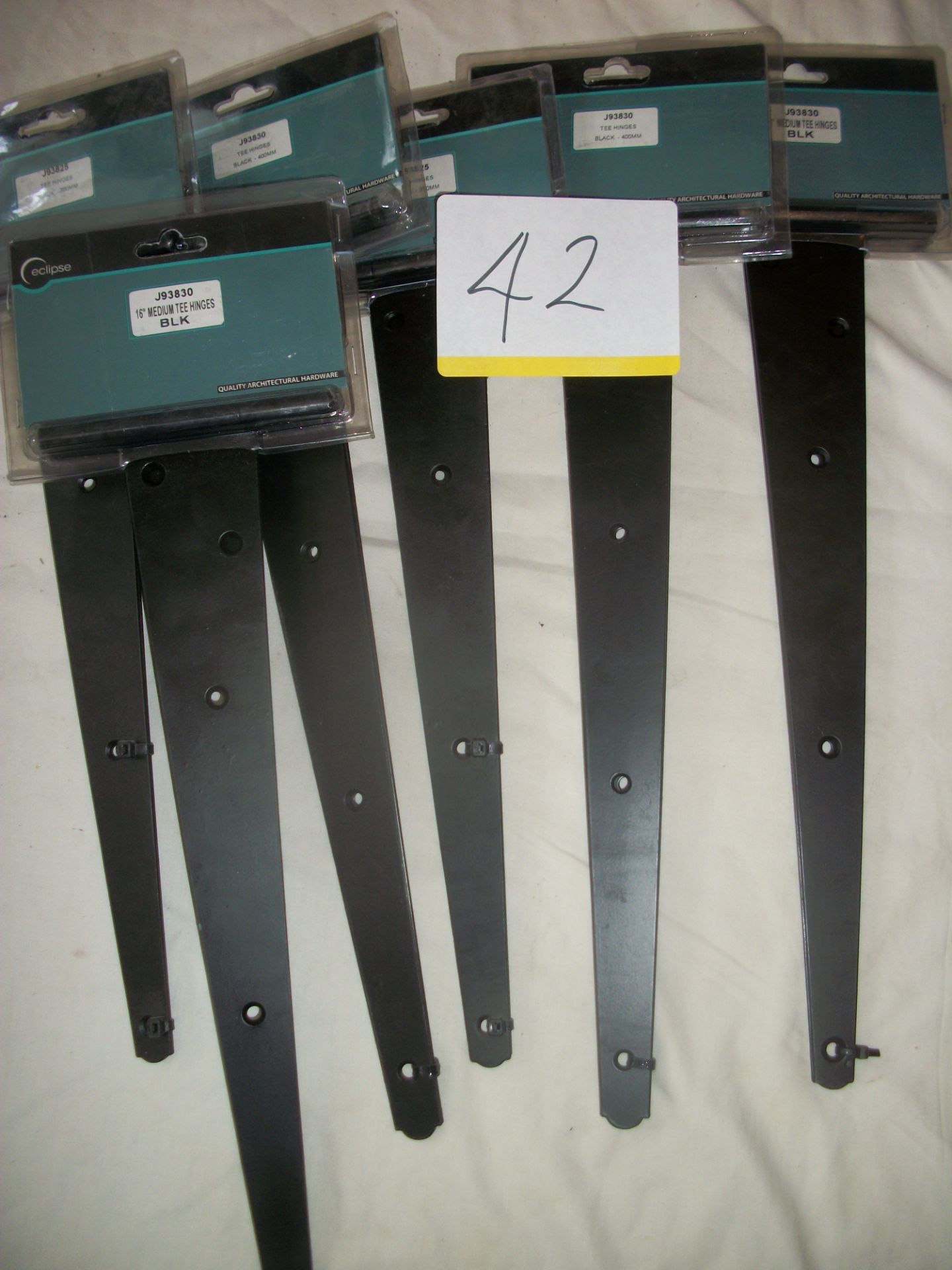 6 Pairs of Various Size Tee Hinges