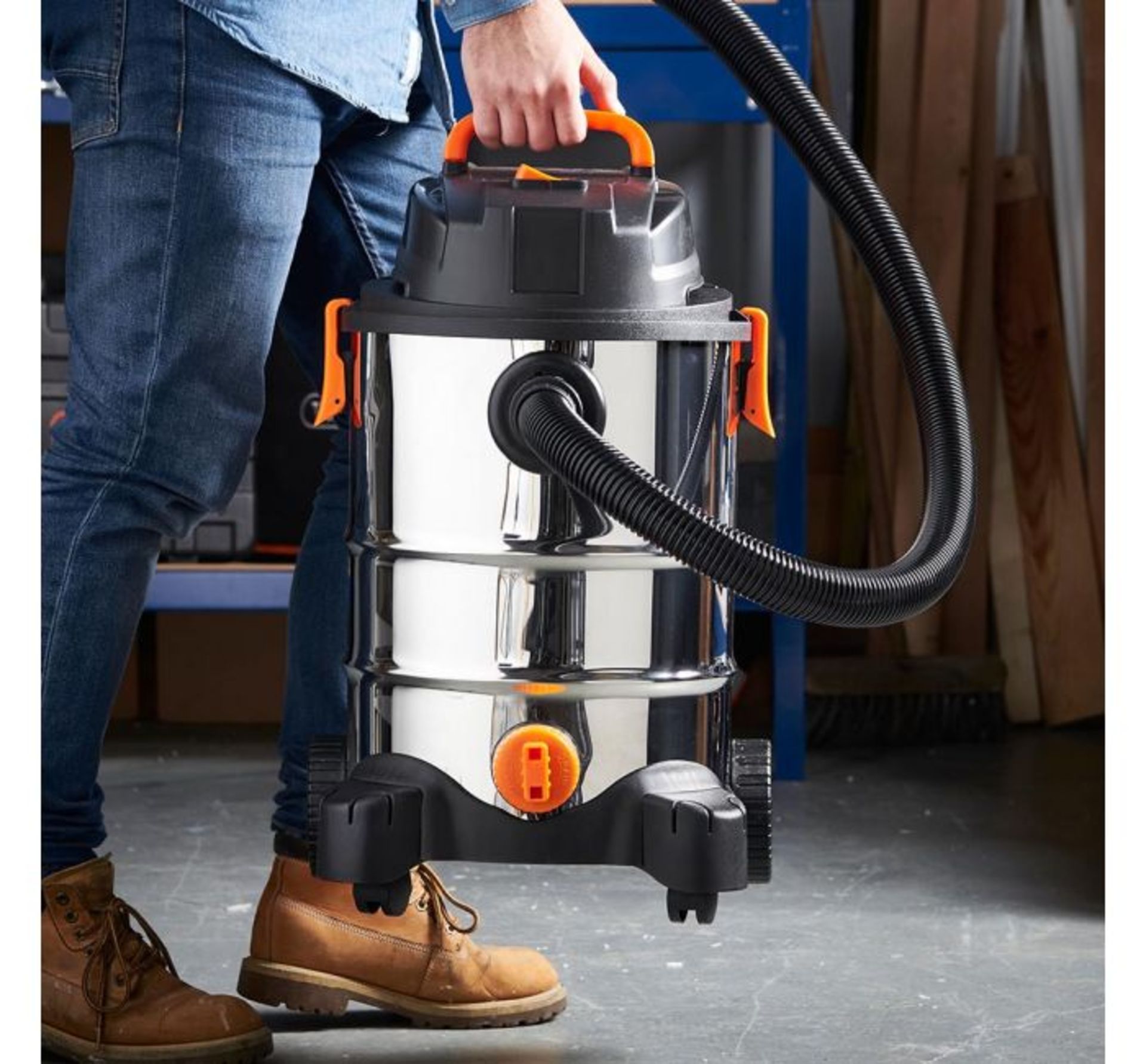 (AP26) 30L Wet & Dry Vacuum Designed for heavy duty cleaning jobs, this multi-use 30L Wet & Dr... - Image 2 of 3