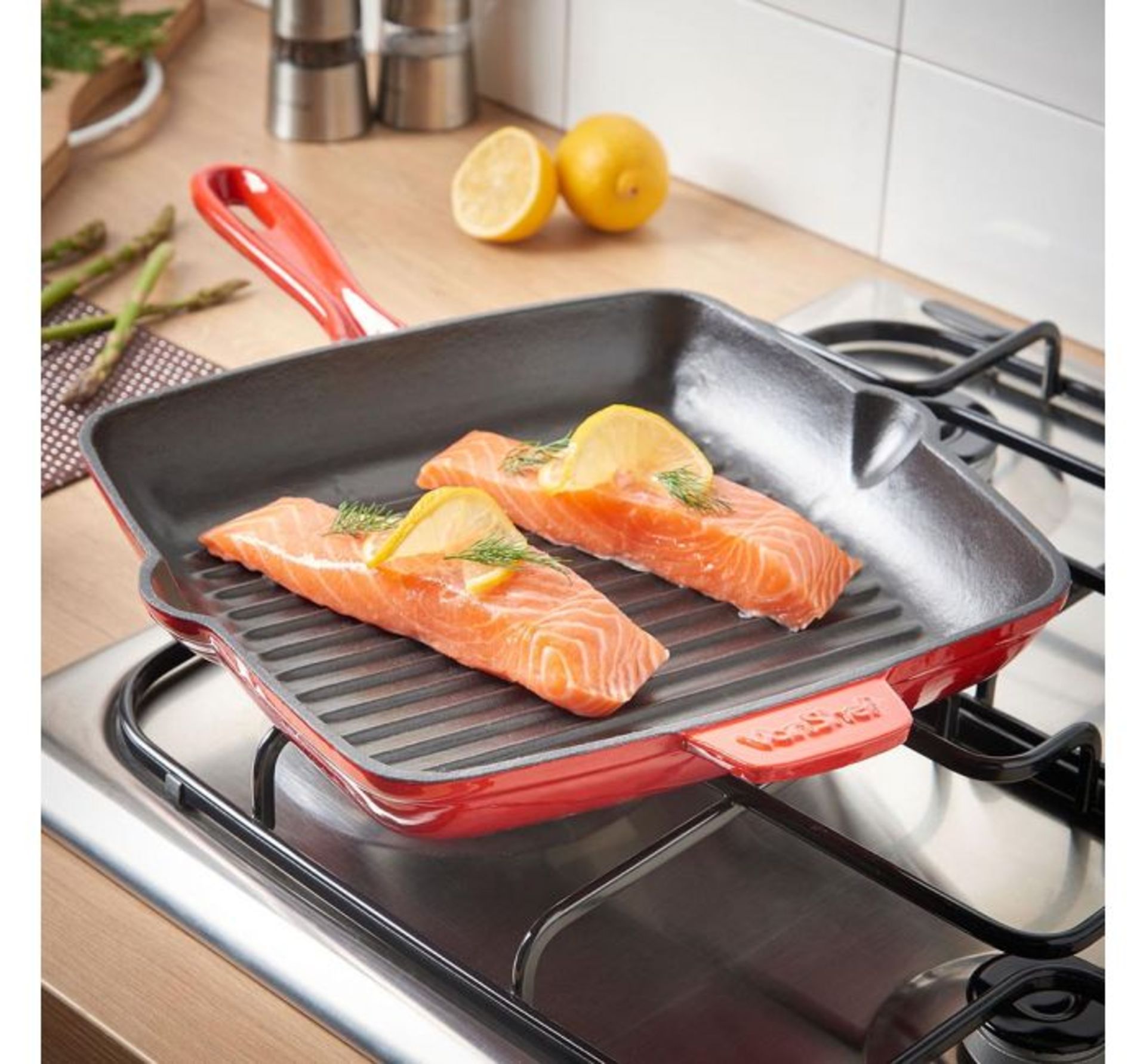 (AP213) 26cm Red Cast Iron Griddle Pan Ultra-tough cast iron construction with induction techn...