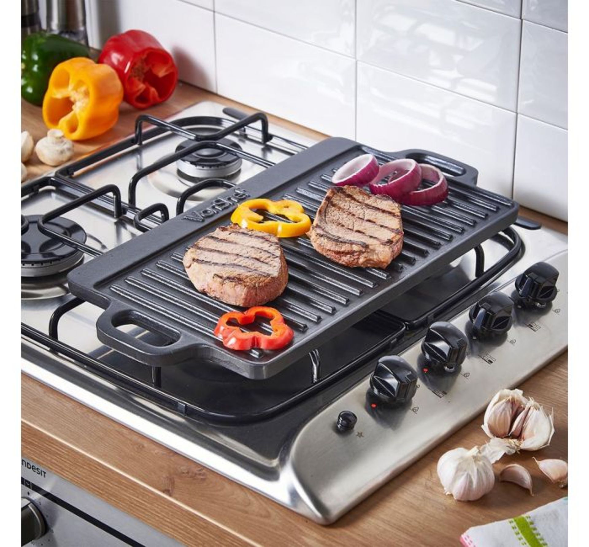 (AP236) 37cm Cast Iron Griddle Features one ridged side and one flat, smooth side Cast iron c...