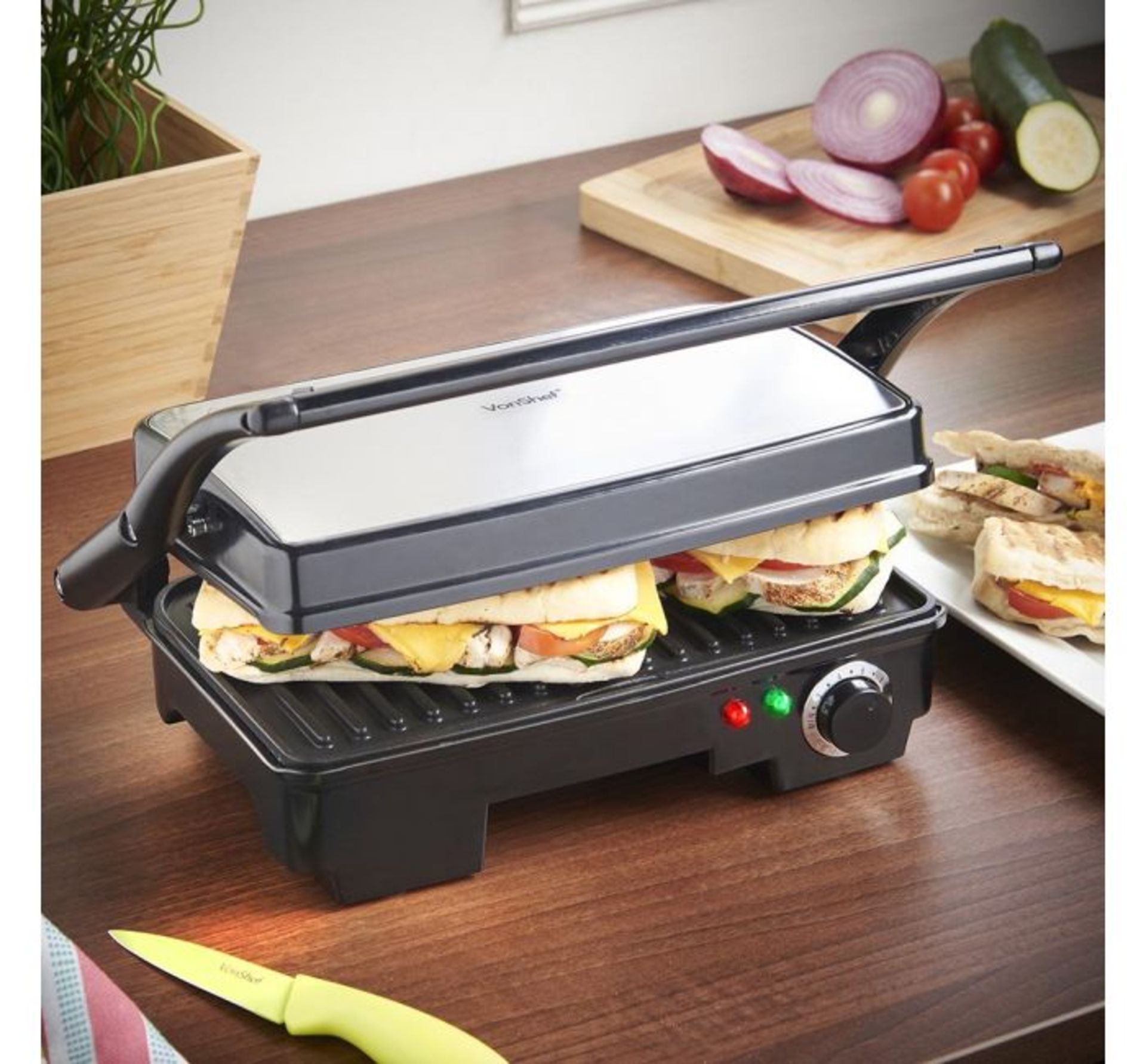 (AP107) 2 Slice Sandwich Press & Grill Cook delicious toasted sandwiches or use as an open fla... - Image 2 of 4