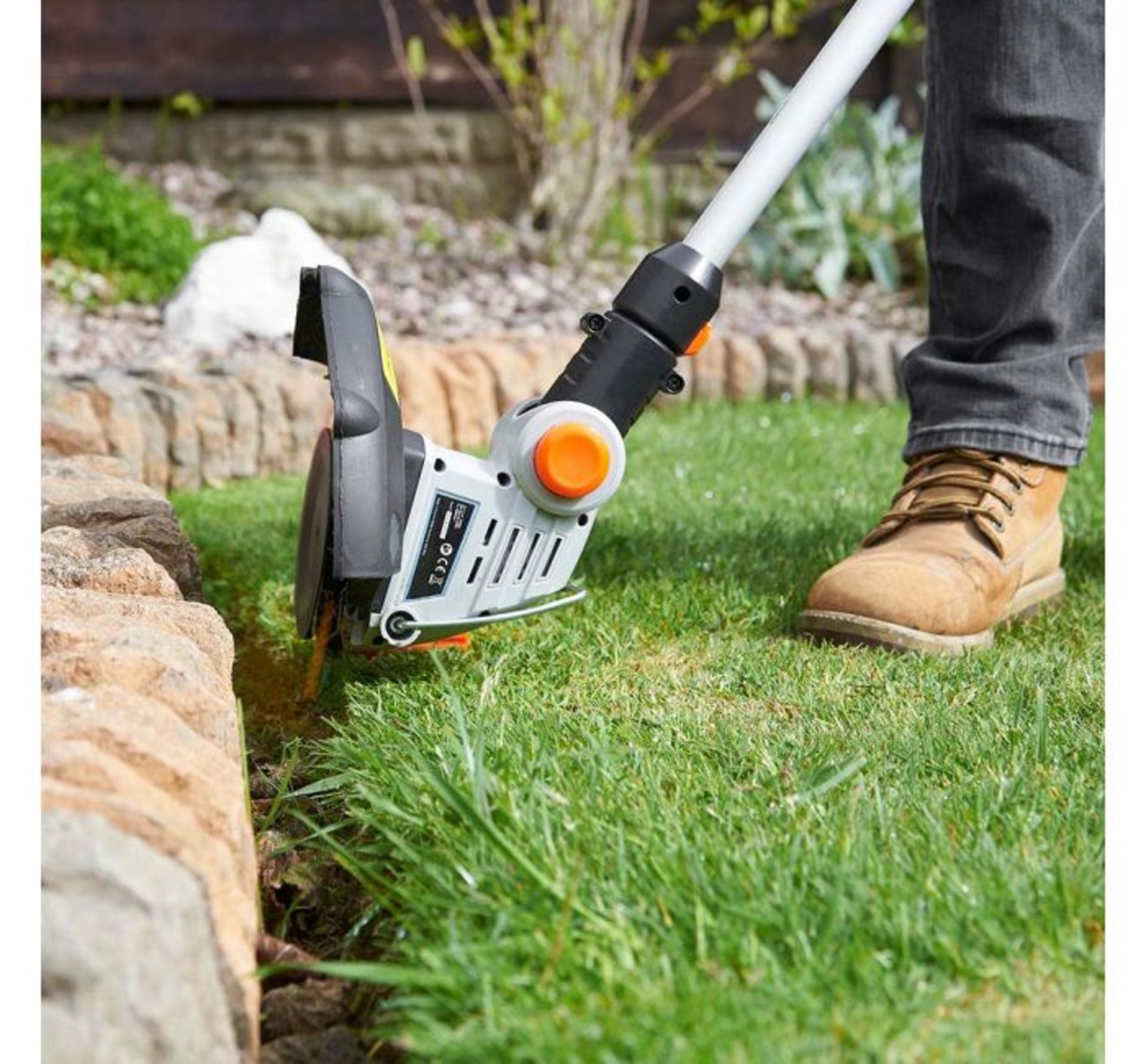 (AP5) 20V Max. Cordless Grass Trimmer Features a 180° adjustable trimmer head, 25cm cutting p... - Image 3 of 3