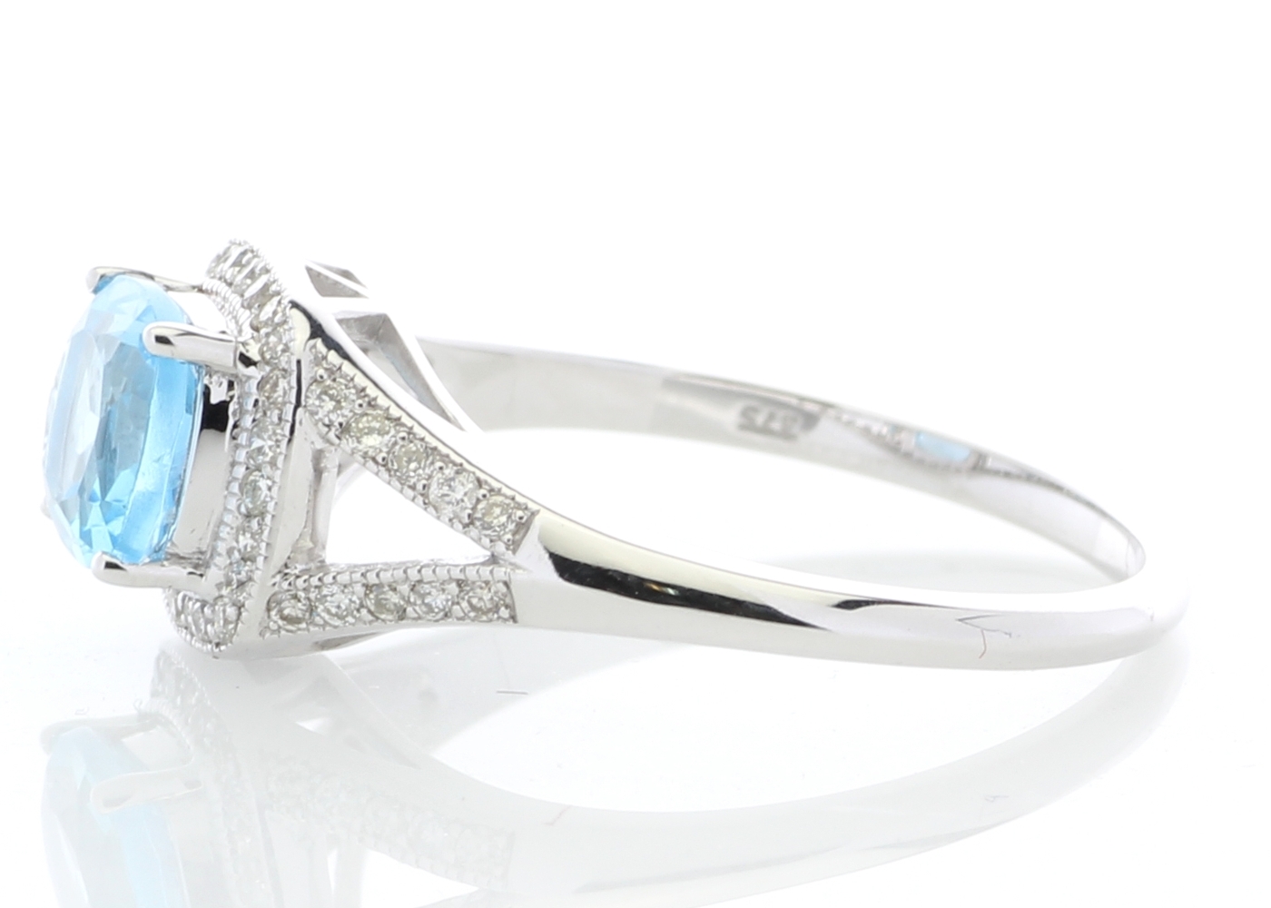 9ct White Gold Blue Topaz And Diamond Ring 0.22 Carats - Image 3 of 5