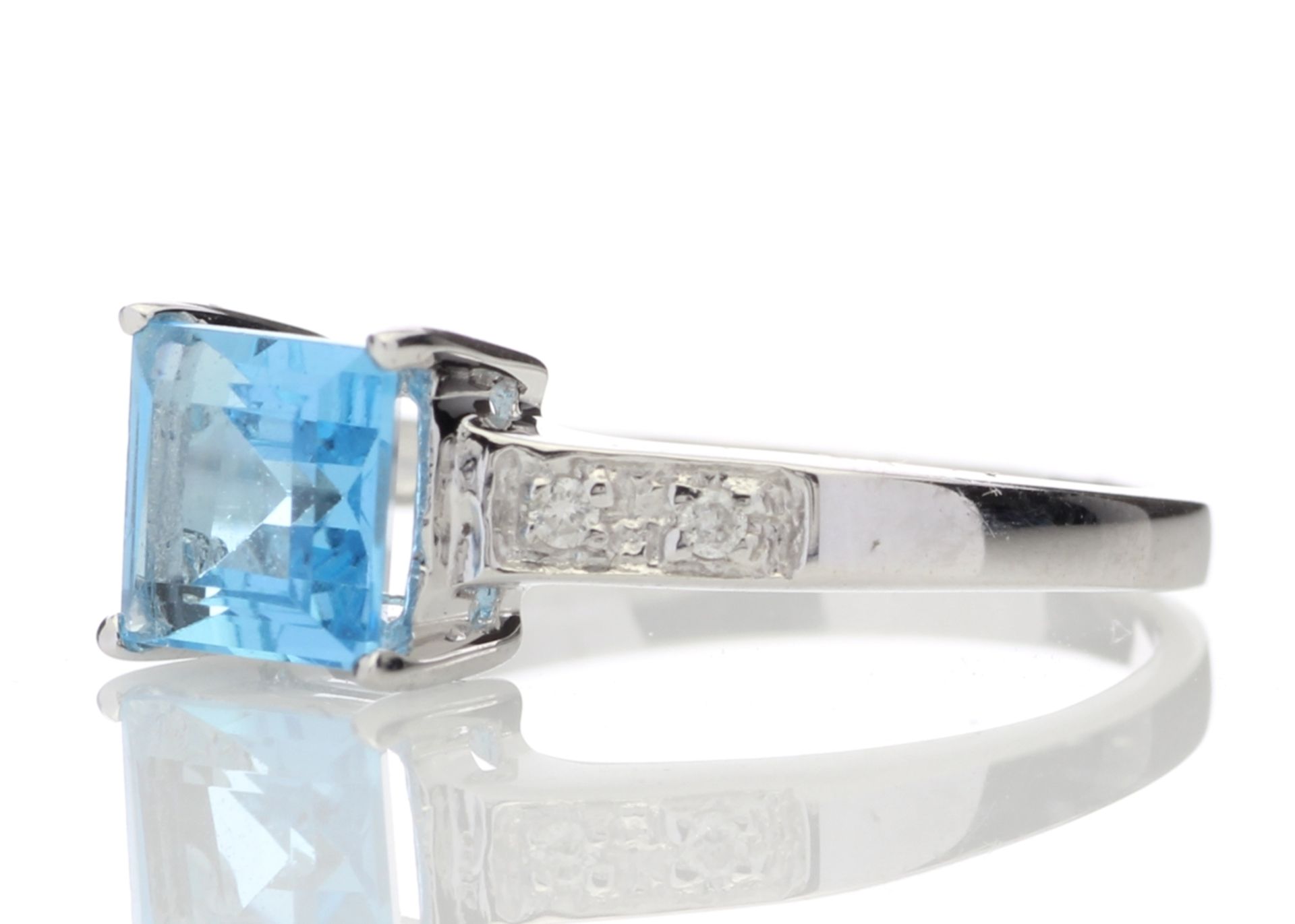 9ct White Gold Diamond And Blue Topaz Ring 0.04 Carats - Image 2 of 5