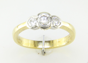 18ct Three Stone Rub Over Set Diamond Ring 0.65 Carats - Image 5 of 9