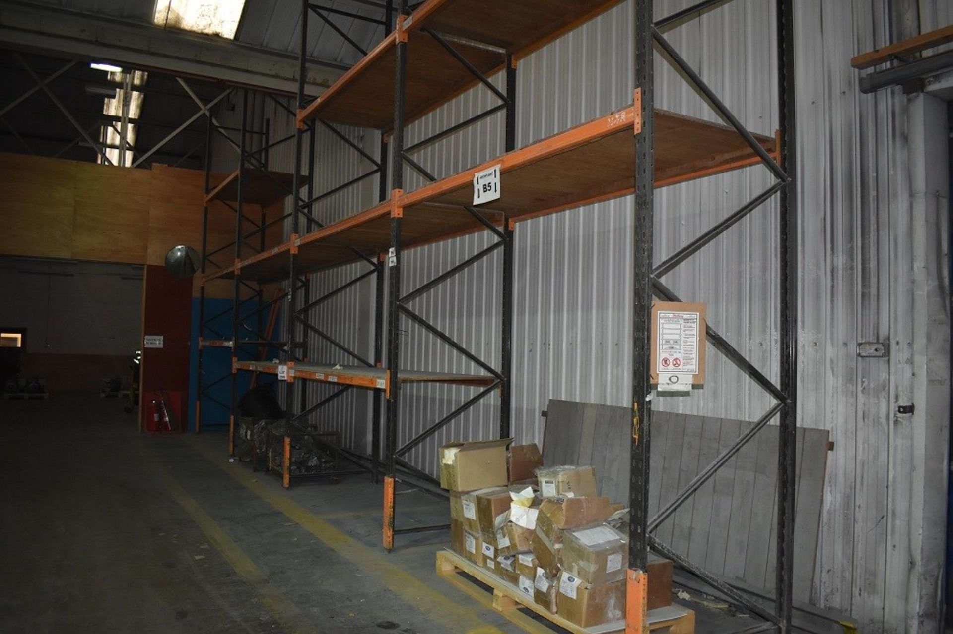 4 BAYS OF HEAVY DUTY RACKING 3MTR HIGH