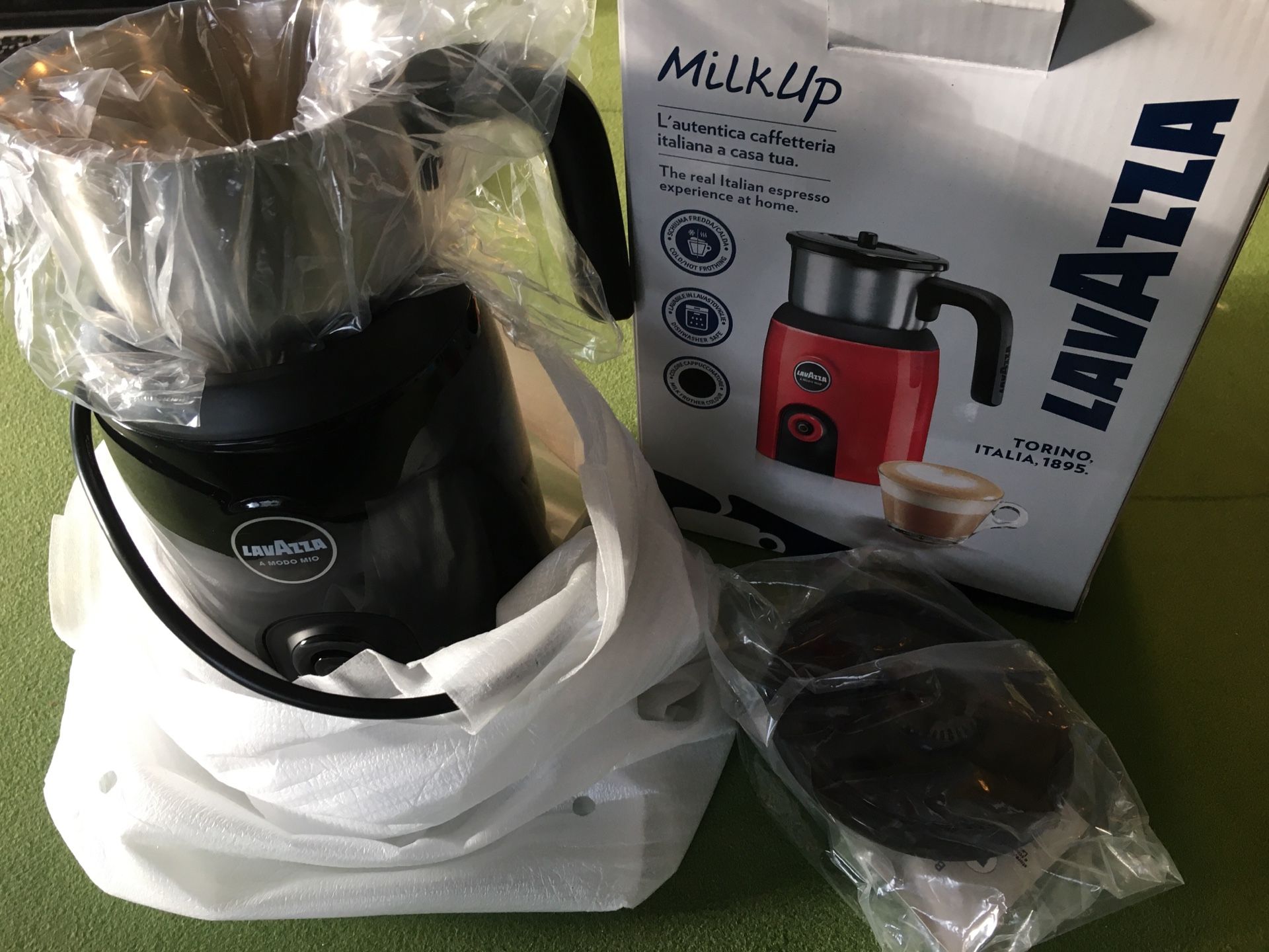 Lavazza, Milk Up Milk Frother Hot/Cold Black