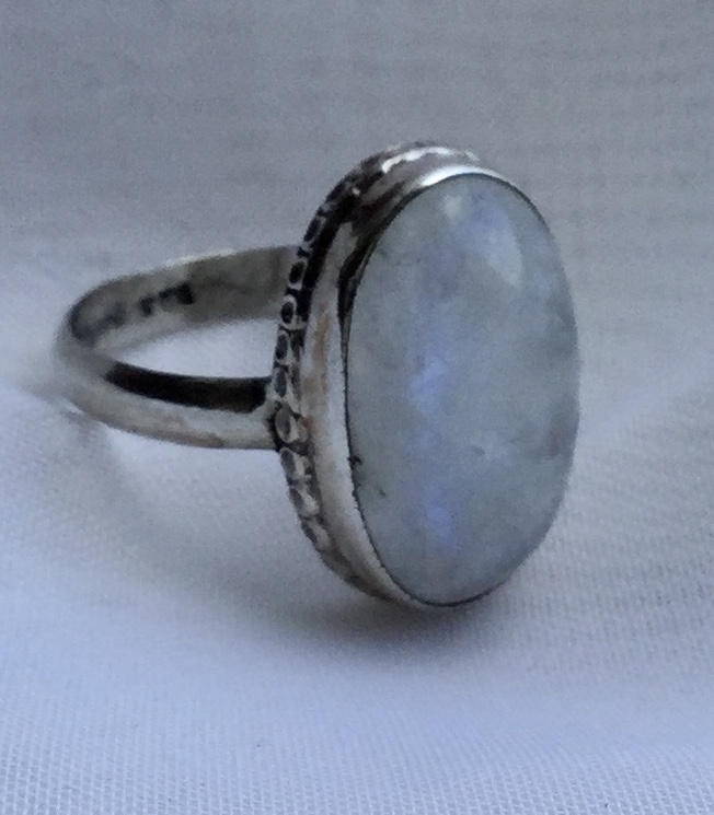 Large Silver Ring Moonstone. 925 Stamped. Size Q - Image 3 of 5