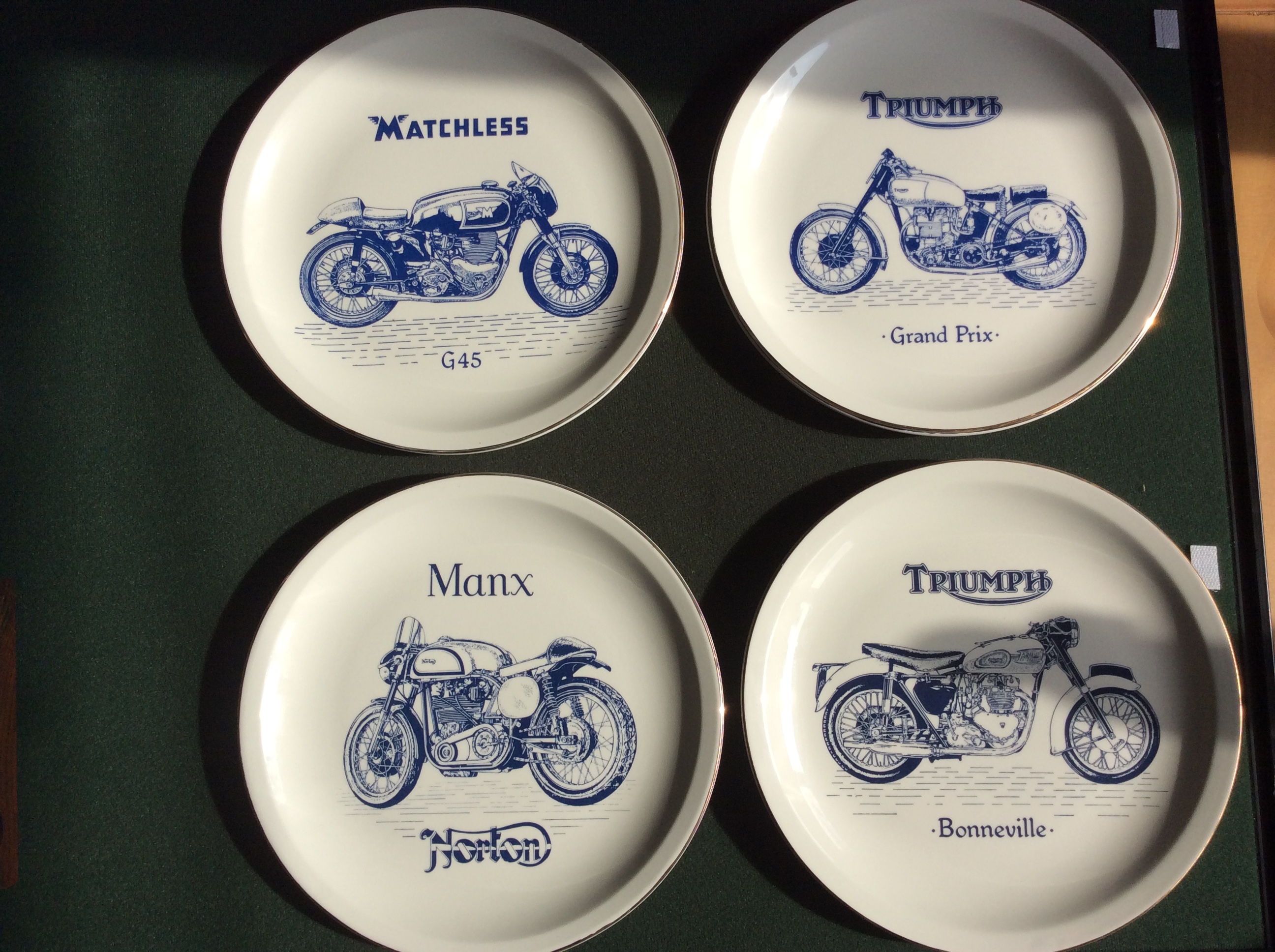 Set of 4 limted edition wall plates depicting motorcycles by Ted Underhill - Image 12 of 13