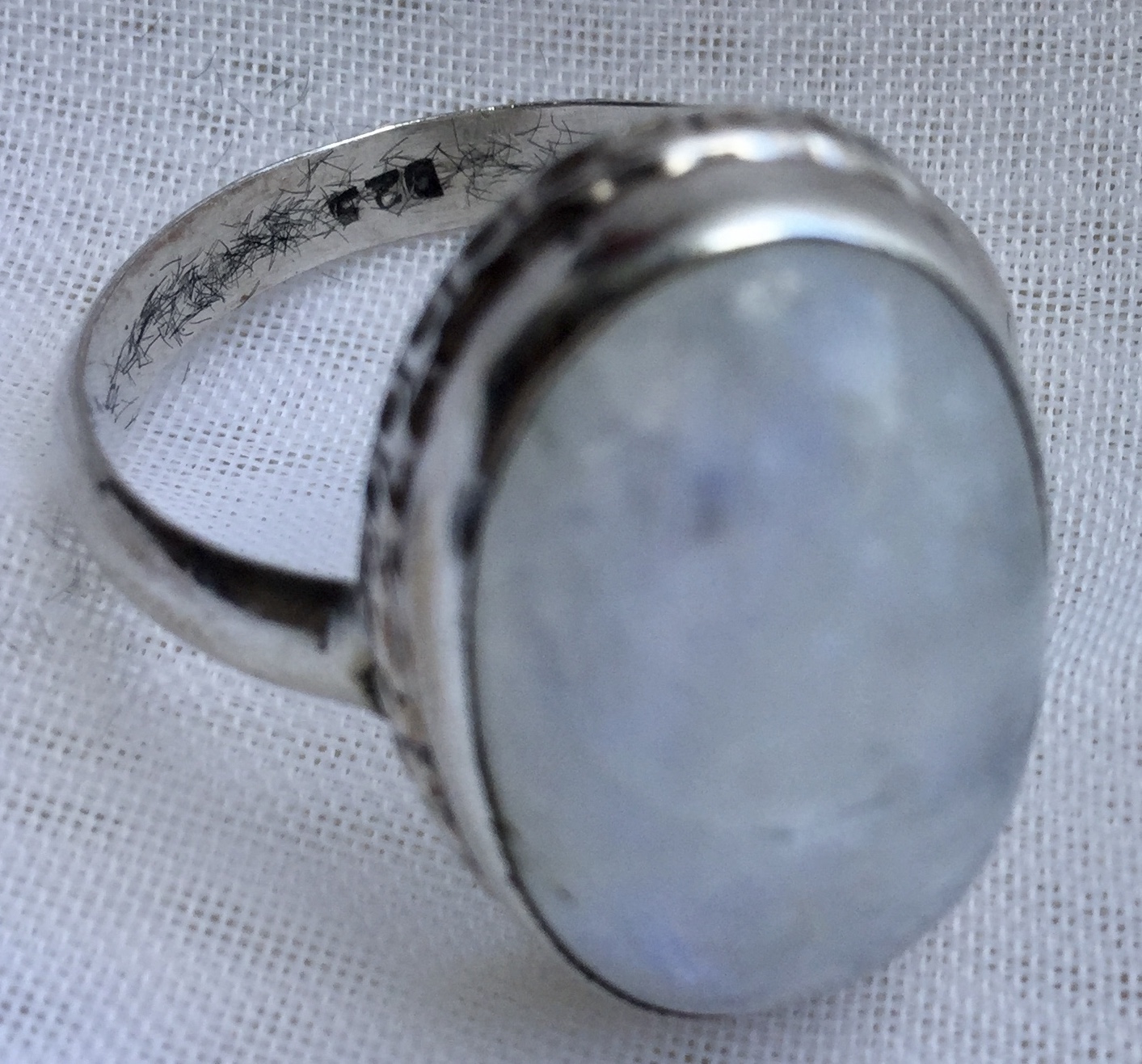 Large Silver Ring Moonstone. 925 Stamped. Size Q - Image 2 of 5