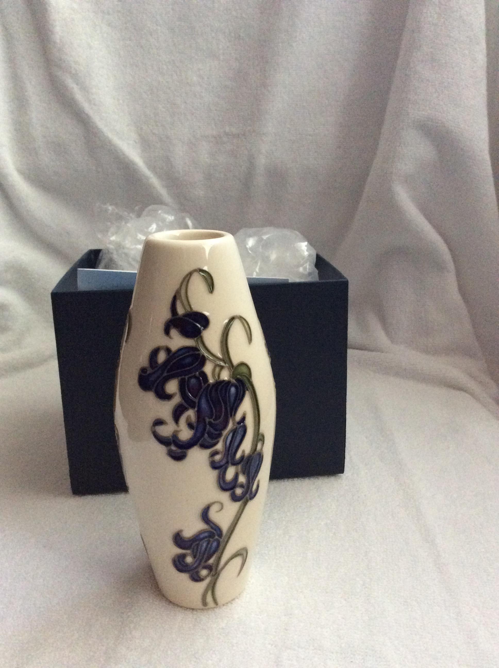 Moorcroft Vase. Bluebell Harmony - Image 2 of 6