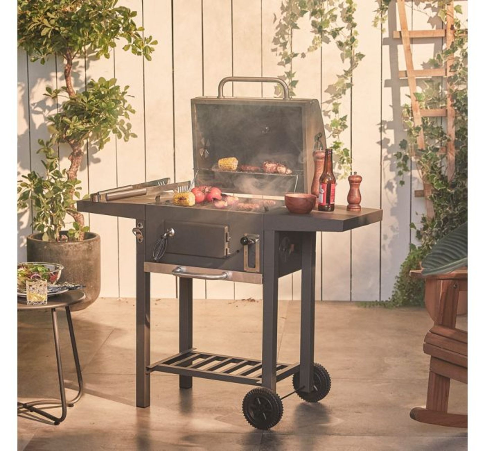 (LT3) Compact Charcoal Barbecue Compact barbecue with porcelain coated cooking grill 2 x side... - Image 3 of 4