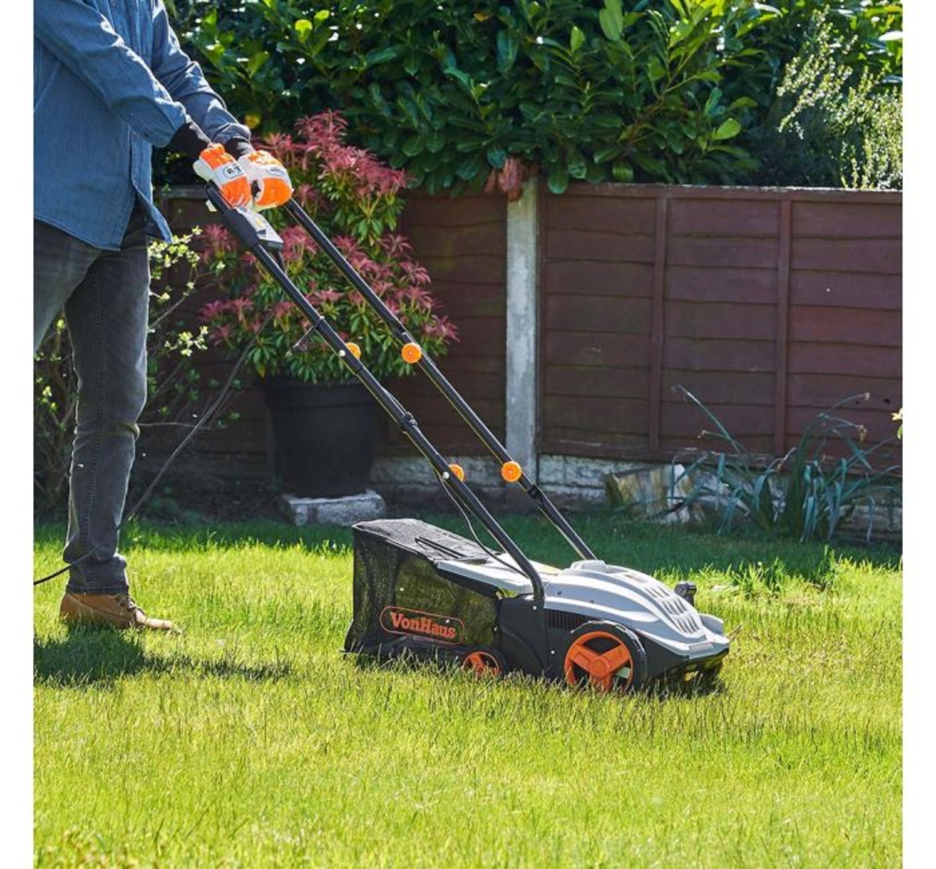 (LT12) 1500W Lawn Rake & Scarifier Remove thatch, moss, leaves and other debris from your lawn...