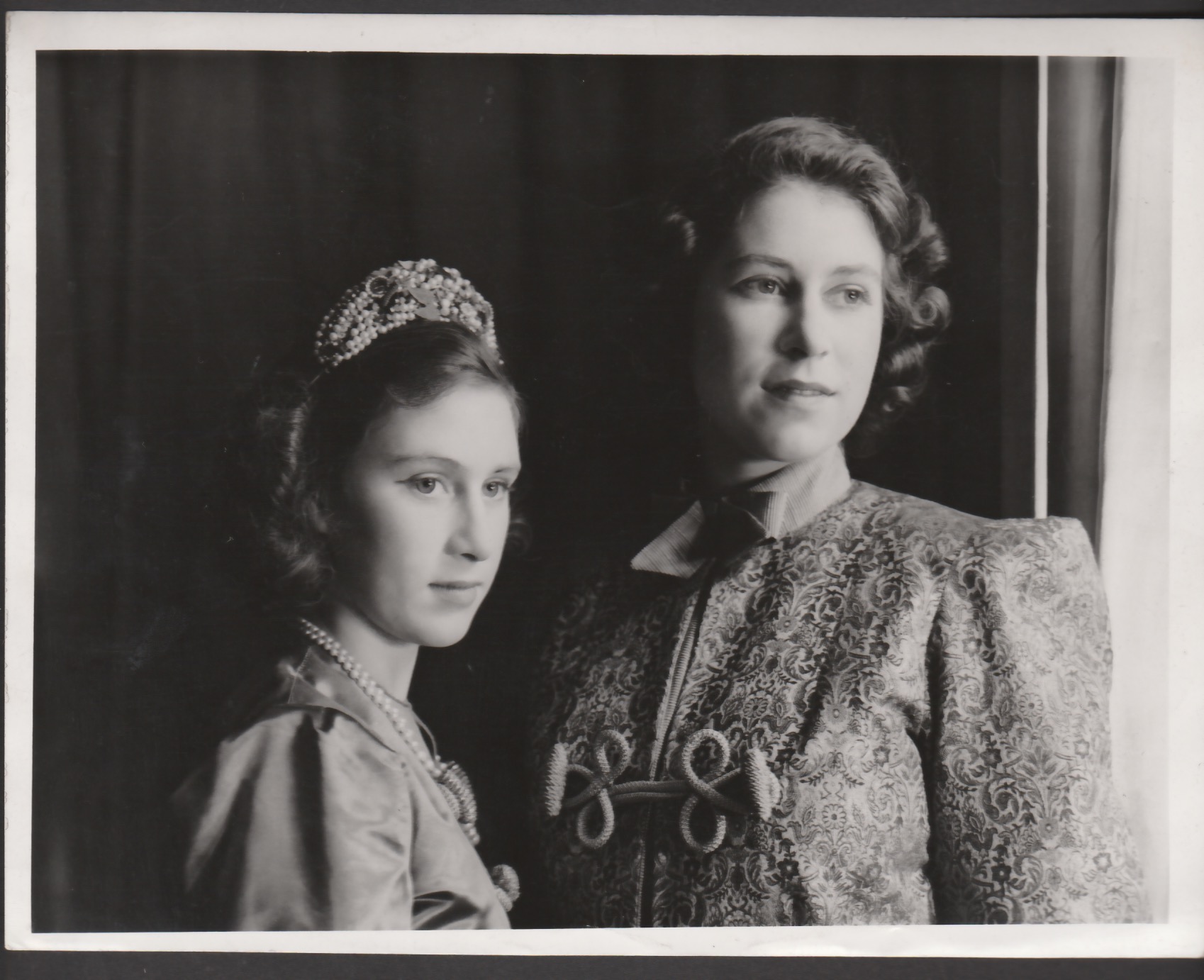 Royalty.GB ENTERTAINMENT WINDSOR CASTLE 1941-44 PRINCESS ELIZABETH PRINCESS MARGARET WORLD WAR II - Image 4 of 15