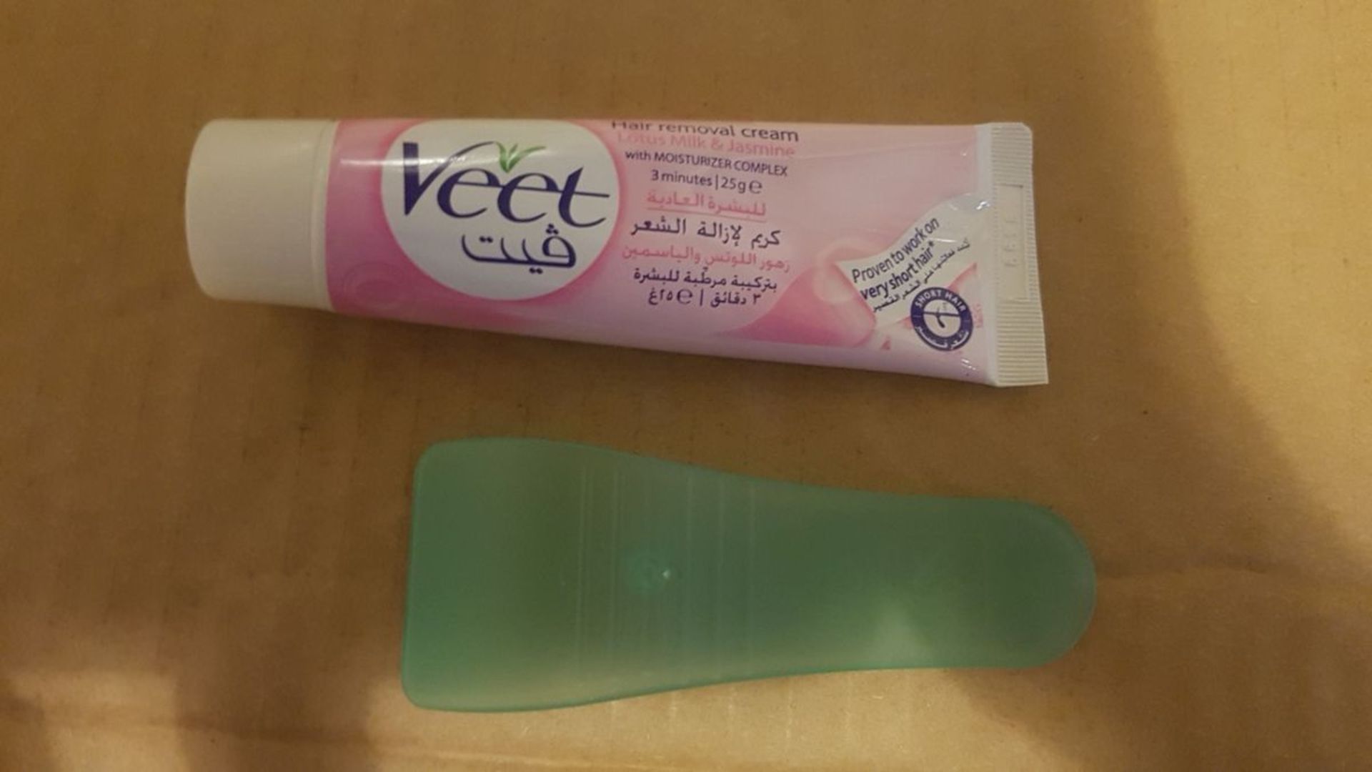 200 tubes of Veet 25g hair removal cream