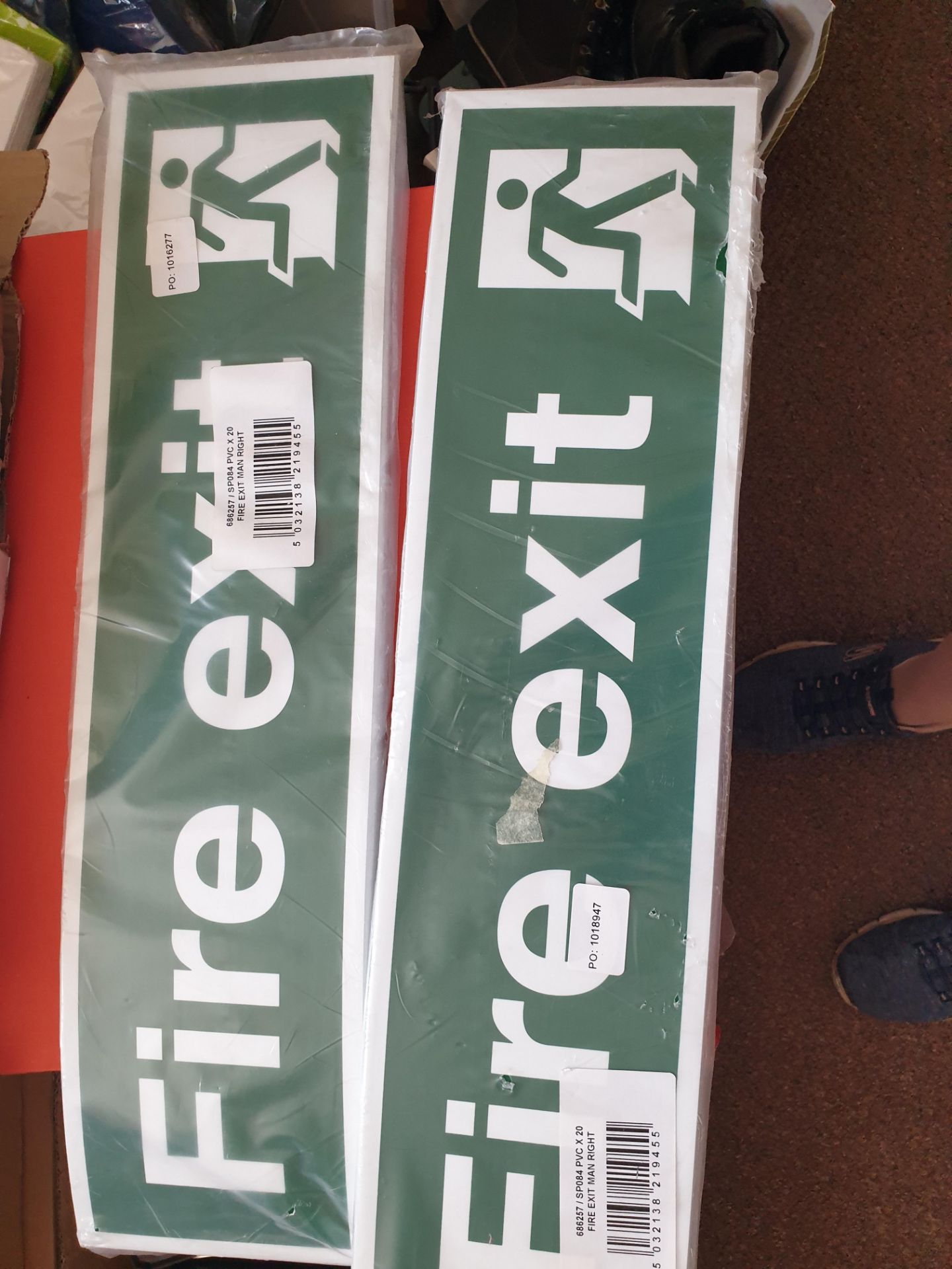 40 x fire exit running man right signs, self adhesive