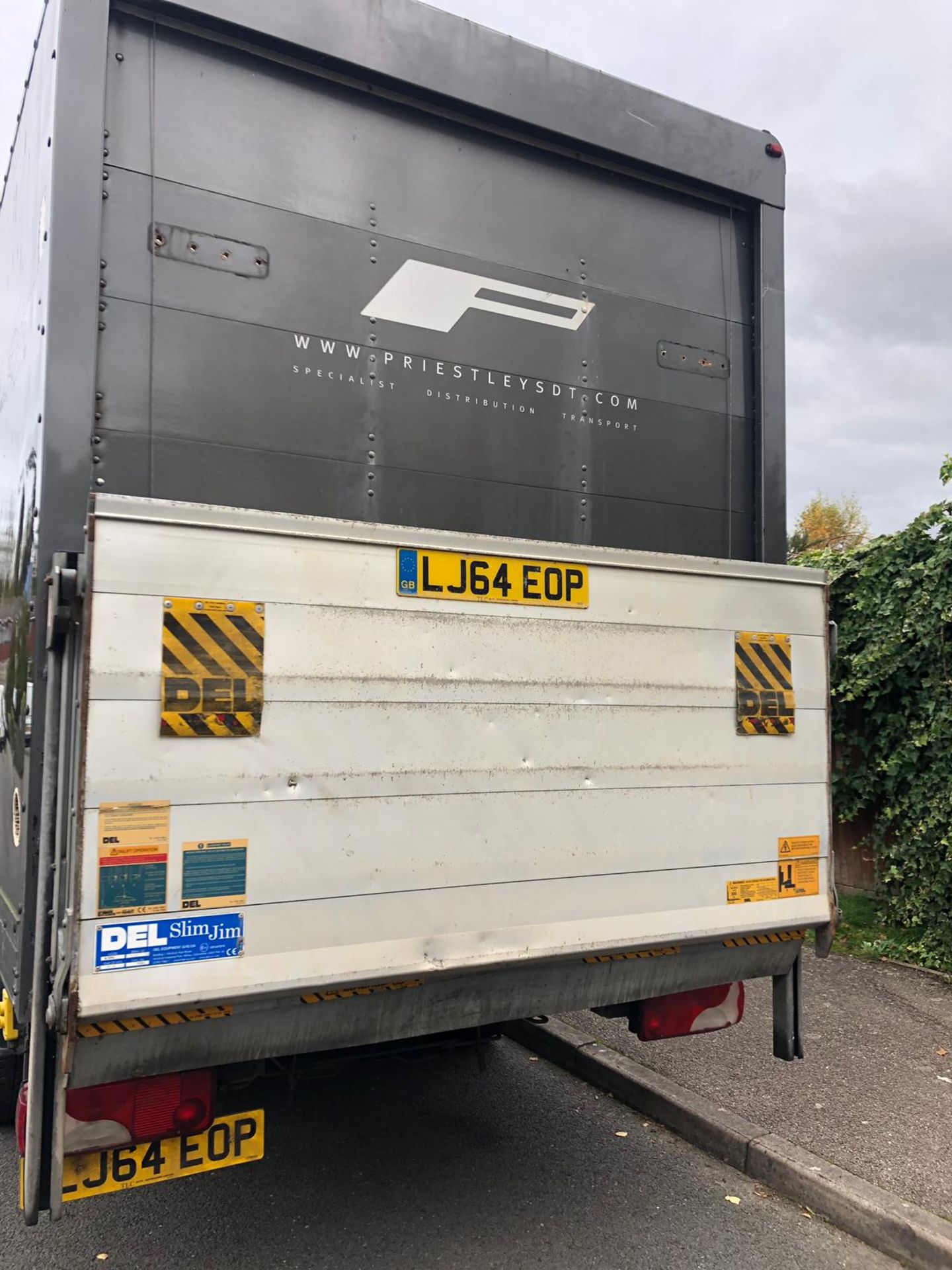 Volkswagen Crafter C35 2.0 TDI LWD Luton with Tail Lift - Image 9 of 13