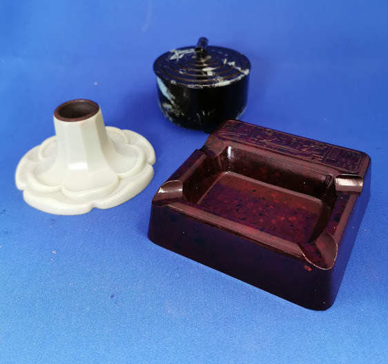 Small Group Lot Various Vintage Bakelite Items.