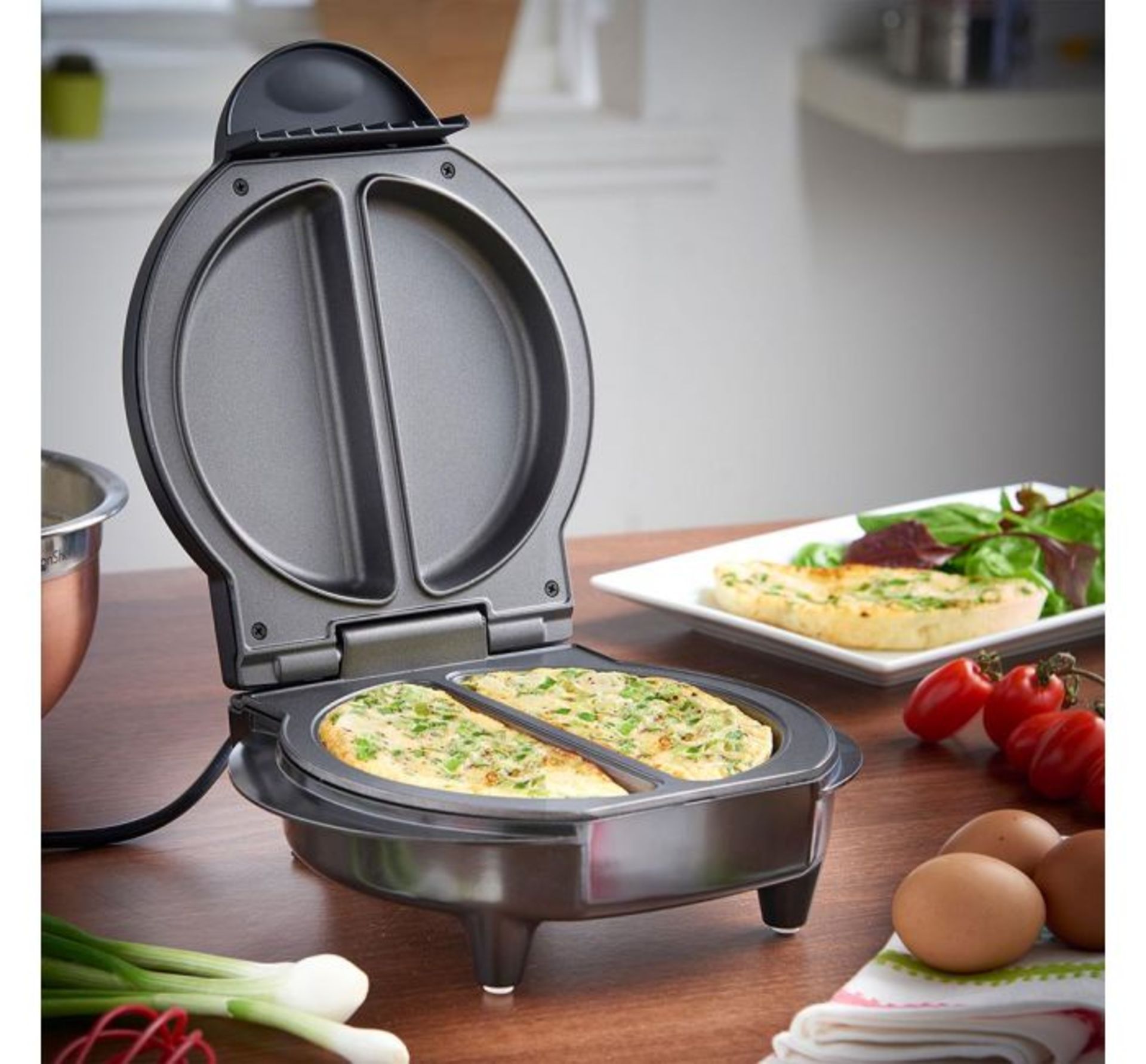 (TD11) Electric Omelette Maker The easy route to the perfect omelette! Make 2 plain or filled ...