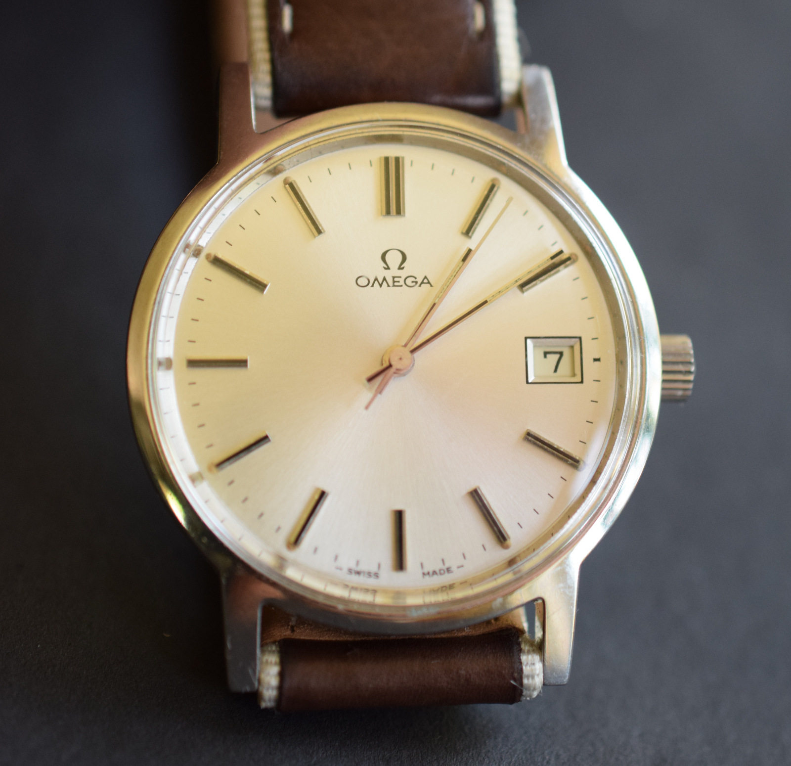 Vintage Omega Manual Wind Date Watch