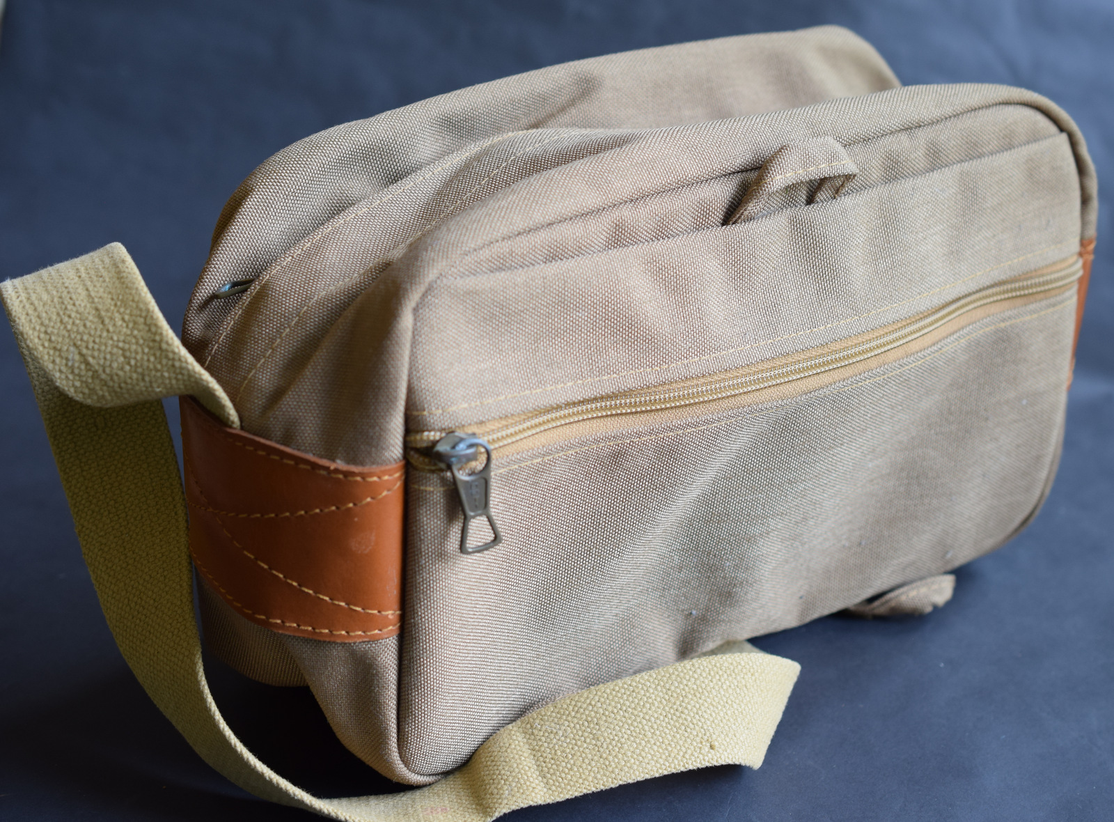 Billingham Canvas & Leather Camera Bag - Image 2 of 3