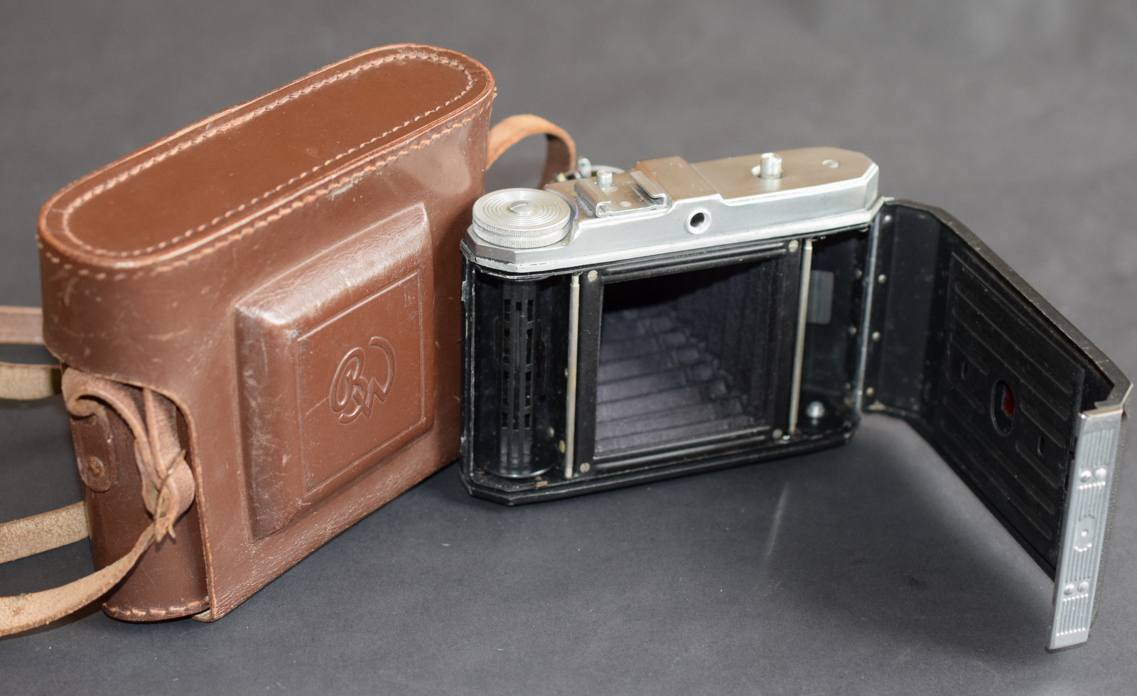 Dacora 120 Folding Medium Format Roll Film Camera - Image 4 of 4