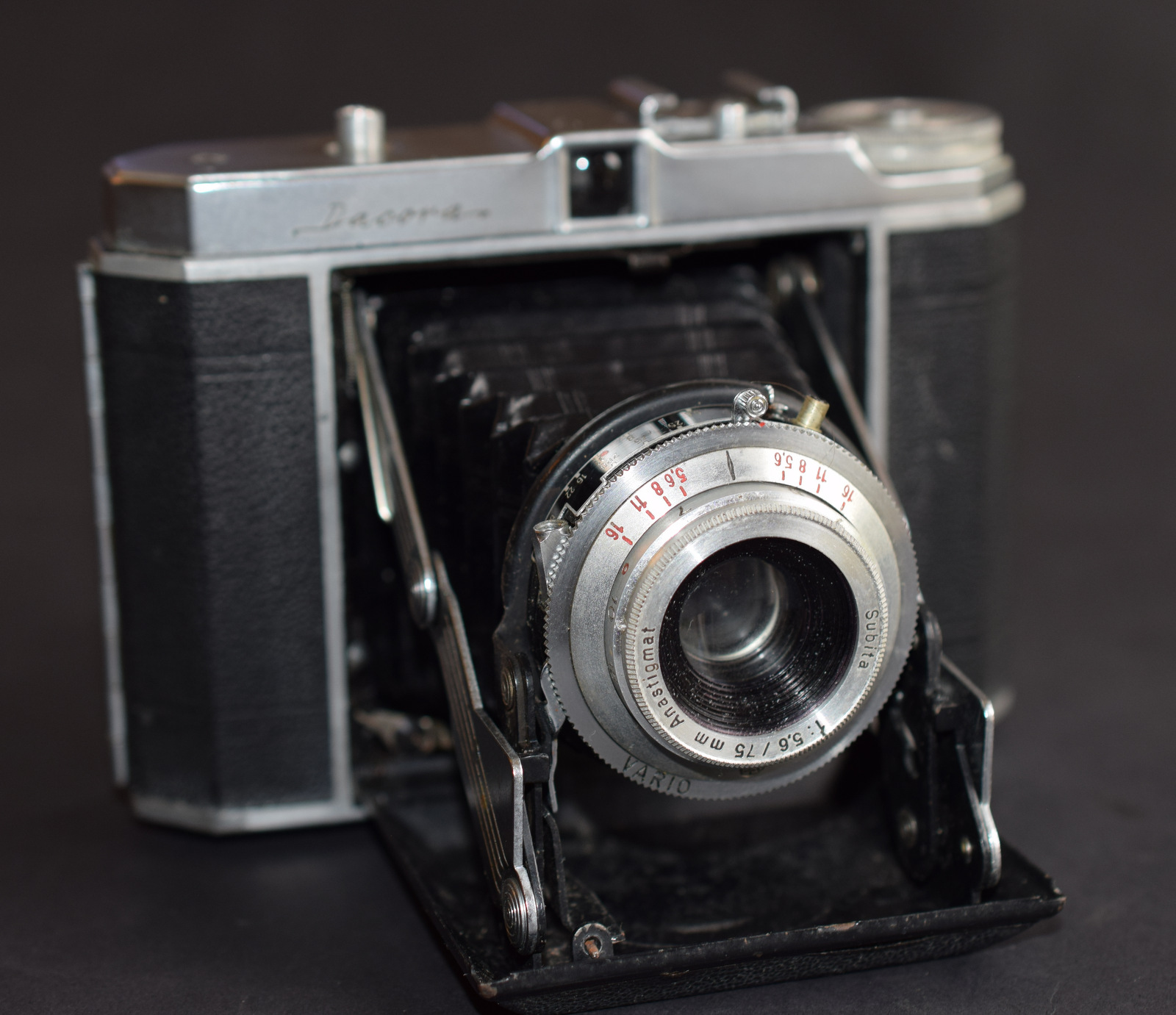 Dacora 120 Folding Medium Format Roll Film Camera