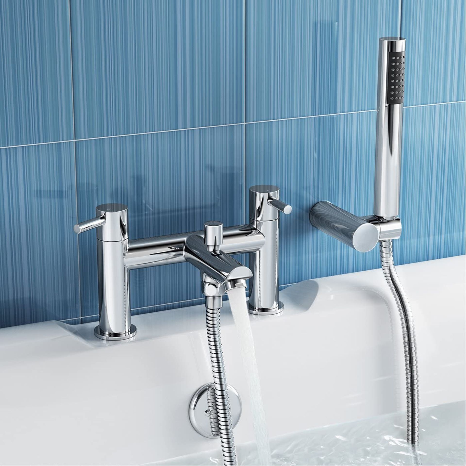 (MG1019) Bath Filler Mixer Tap with Modern Bathroom Shower Head. Chrome plated solid brass 1/4... - Image 2 of 3