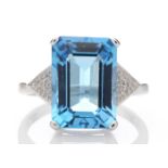 9ct White Gold Diamond And Blue Topaz Ring 8.25 Carats