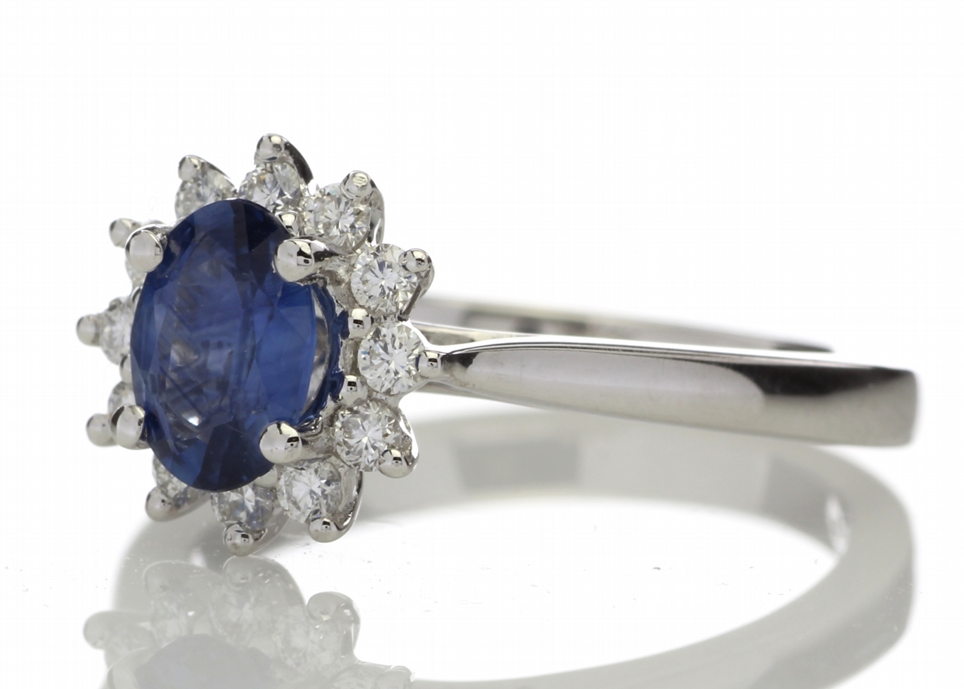 18ct White Gold Diamond And Sapphire Cluster Ring 0.25 Carats - Image 2 of 4