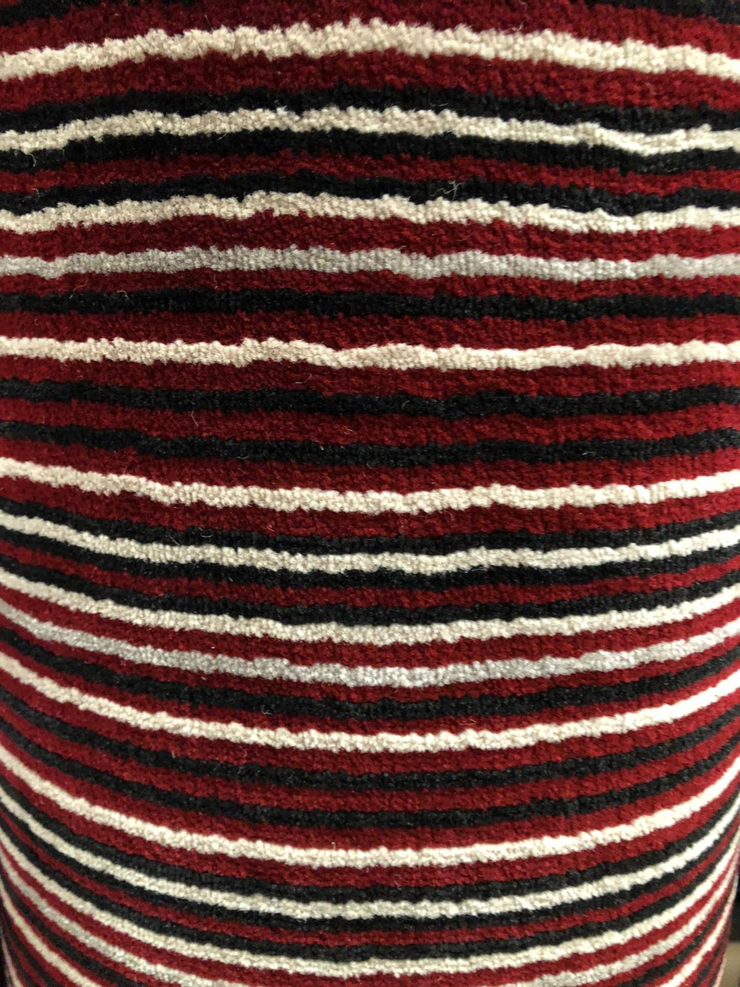 Innovation burgundy stripe polypropylene 8.9m x 4m ( 29ft 2in x 13ft code 2c2