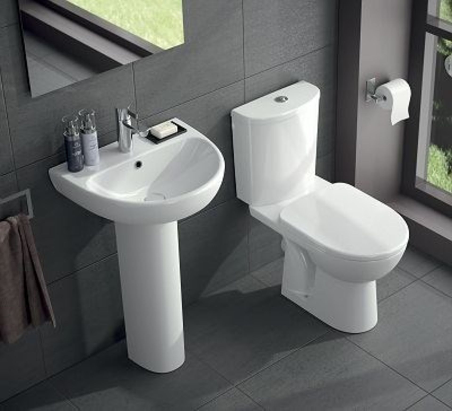 PALLET TO CONTAIN 8 x BRAND NEW BOXED Twyford Fiji Round Close Coupled Toilet Set. RRP £399.99...