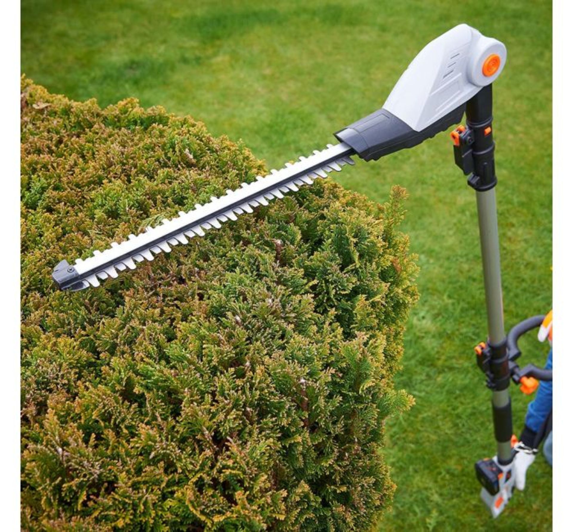 (GL17) 20V Max. Cordless Pole Hedge Trimmer 45cm dual-action laser cut blades operate a fast c...