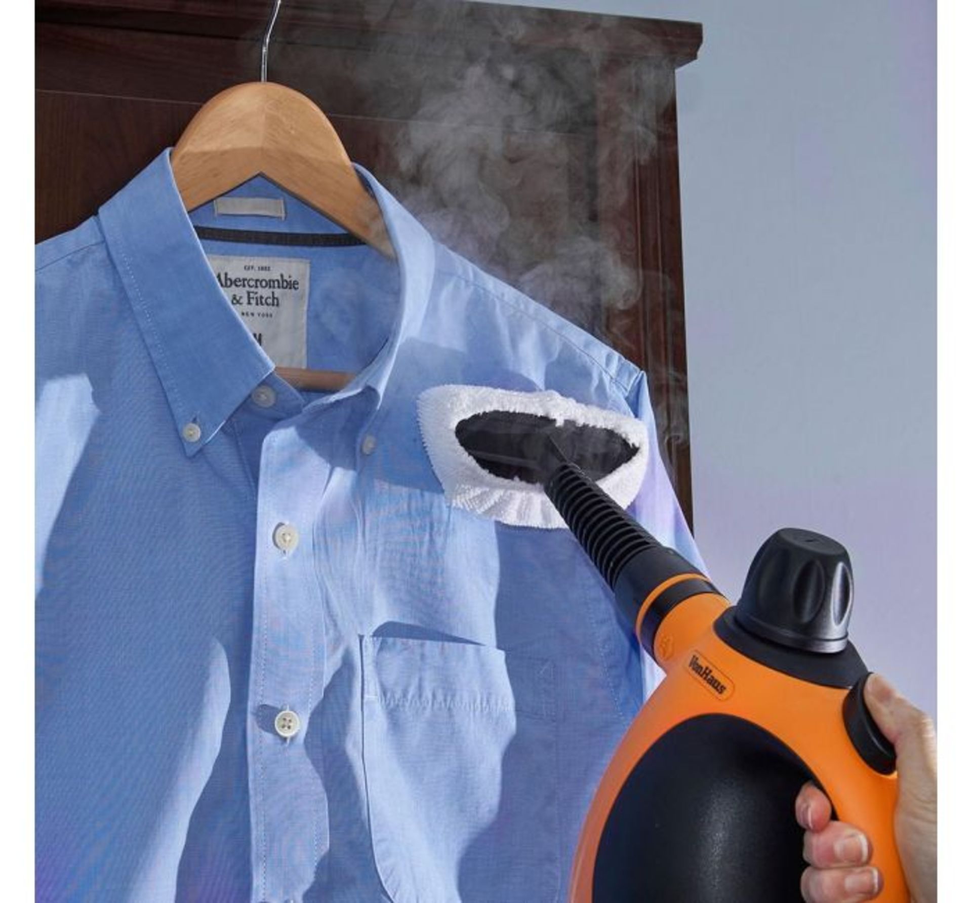 (GL5) Hand Held Steam Cleaner Emits powerful hot pressurised steam for up to eight minutes for...