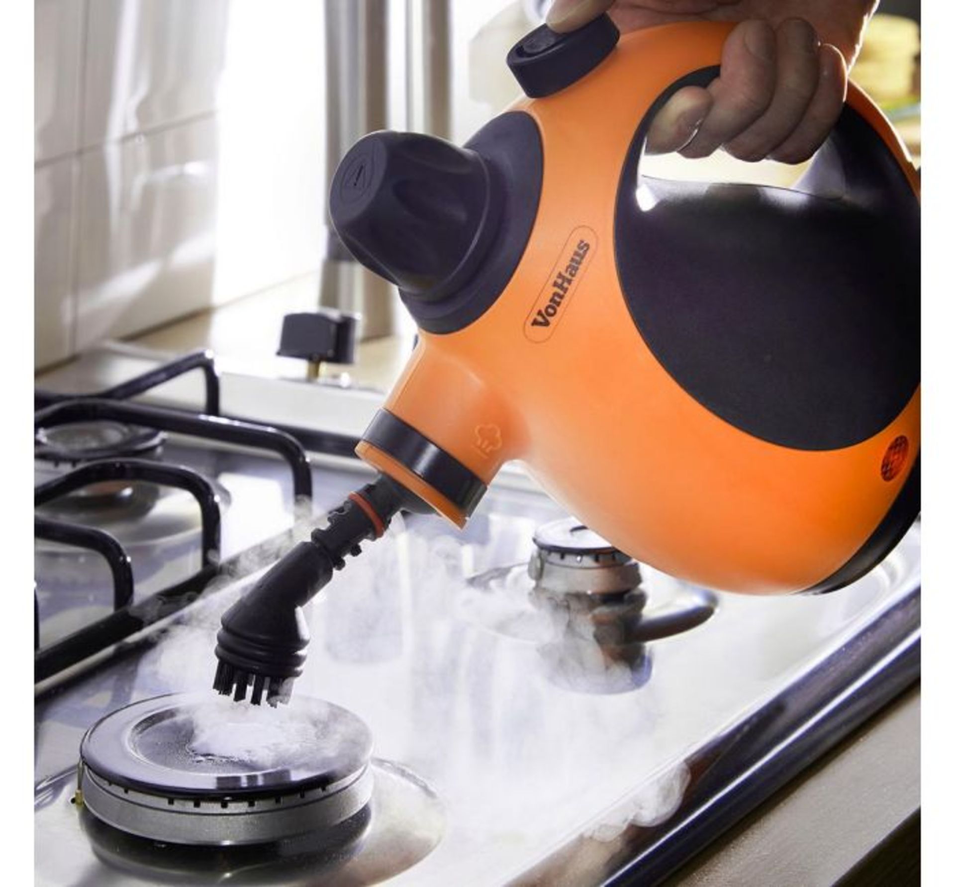 (GL5) Hand Held Steam Cleaner Emits powerful hot pressurised steam for up to eight minutes for... - Image 3 of 3