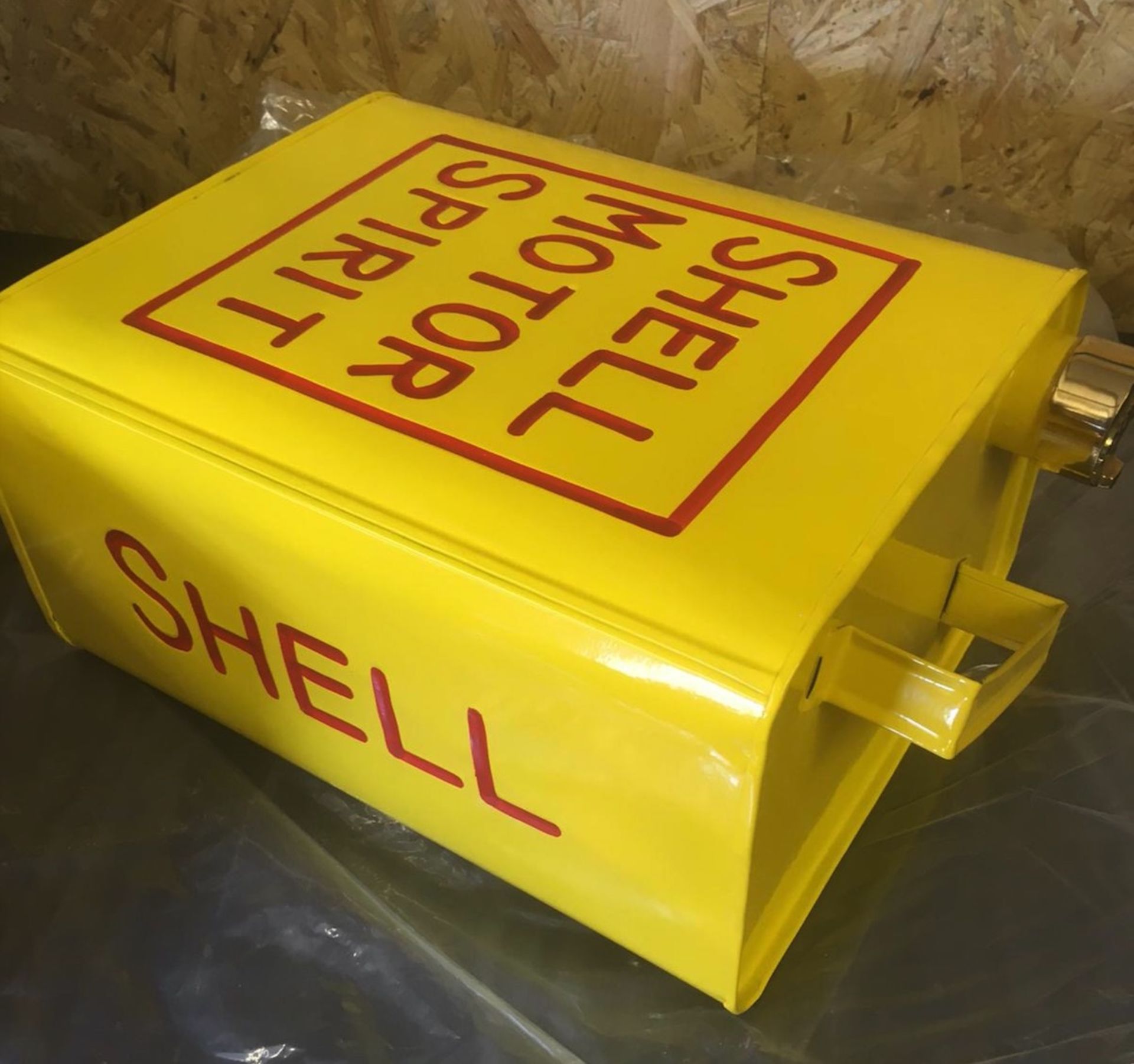Shell Typeface Oil Can - Image 2 of 3