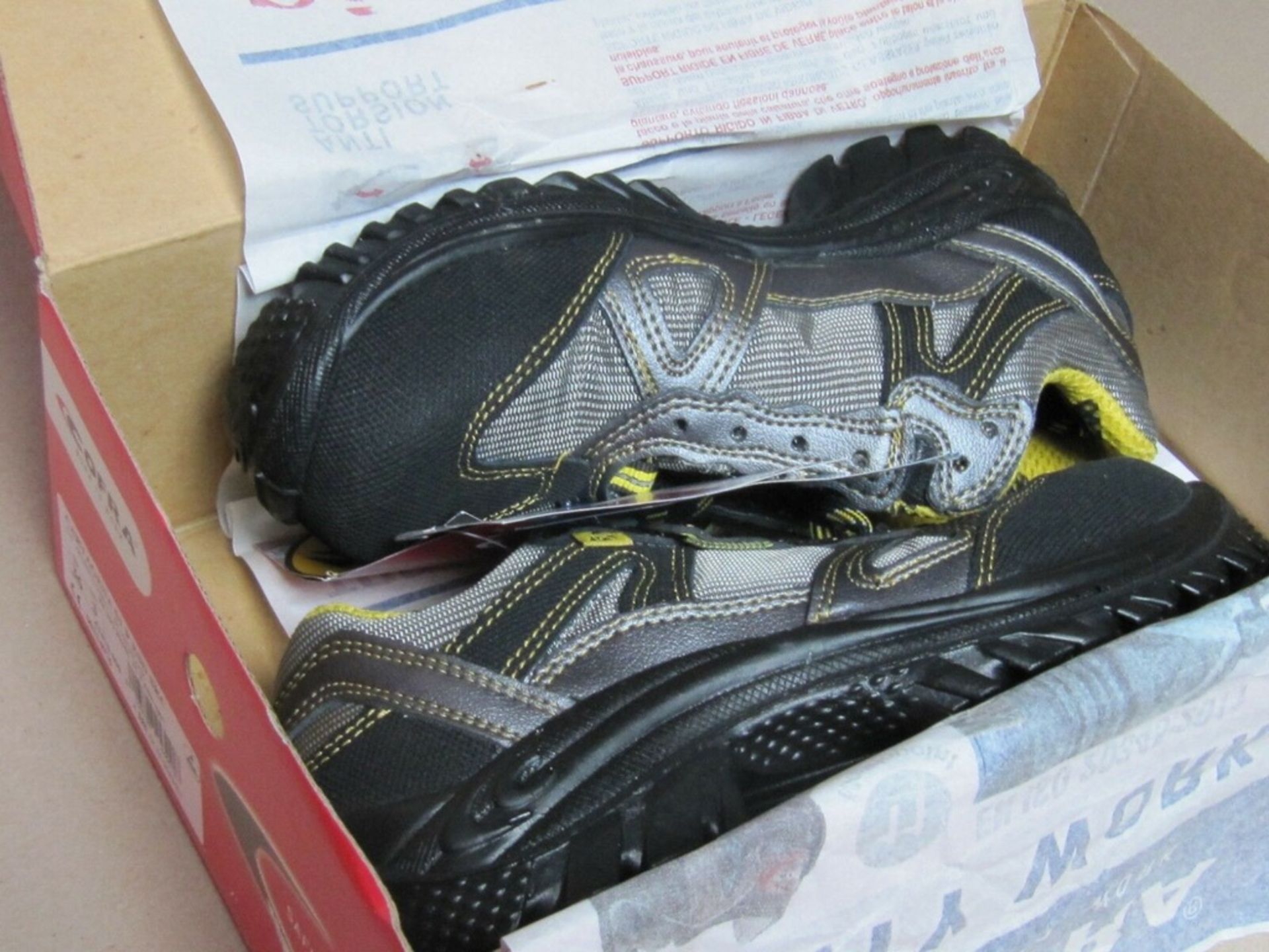 1 Pair of Safety Training Shoes. Non Metal Toe Protector. Cofra. UK Size 3 - Image 2 of 3