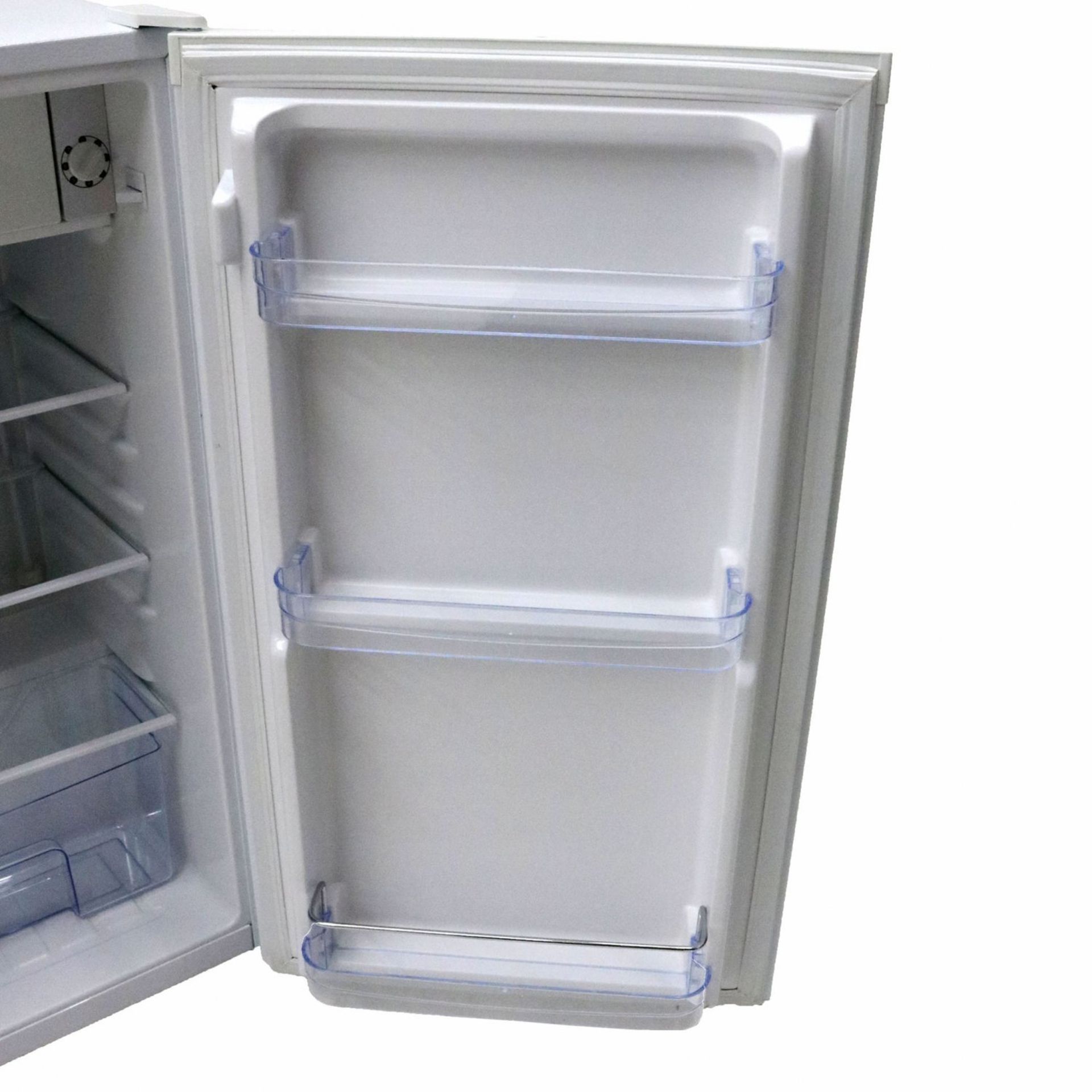 (RU1) The under counter 90L fridge offers a space saving compact design with all the top qualit... - Image 2 of 3