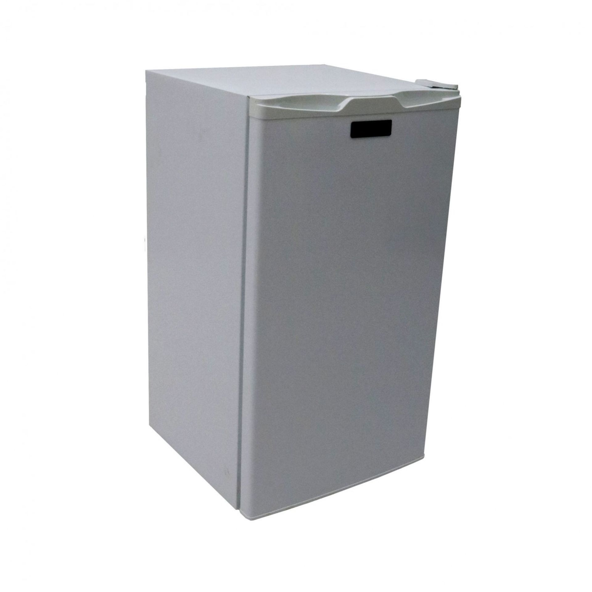 (SK193) The under counter 90L fridge offers a space saving compact design with all the top qual...
