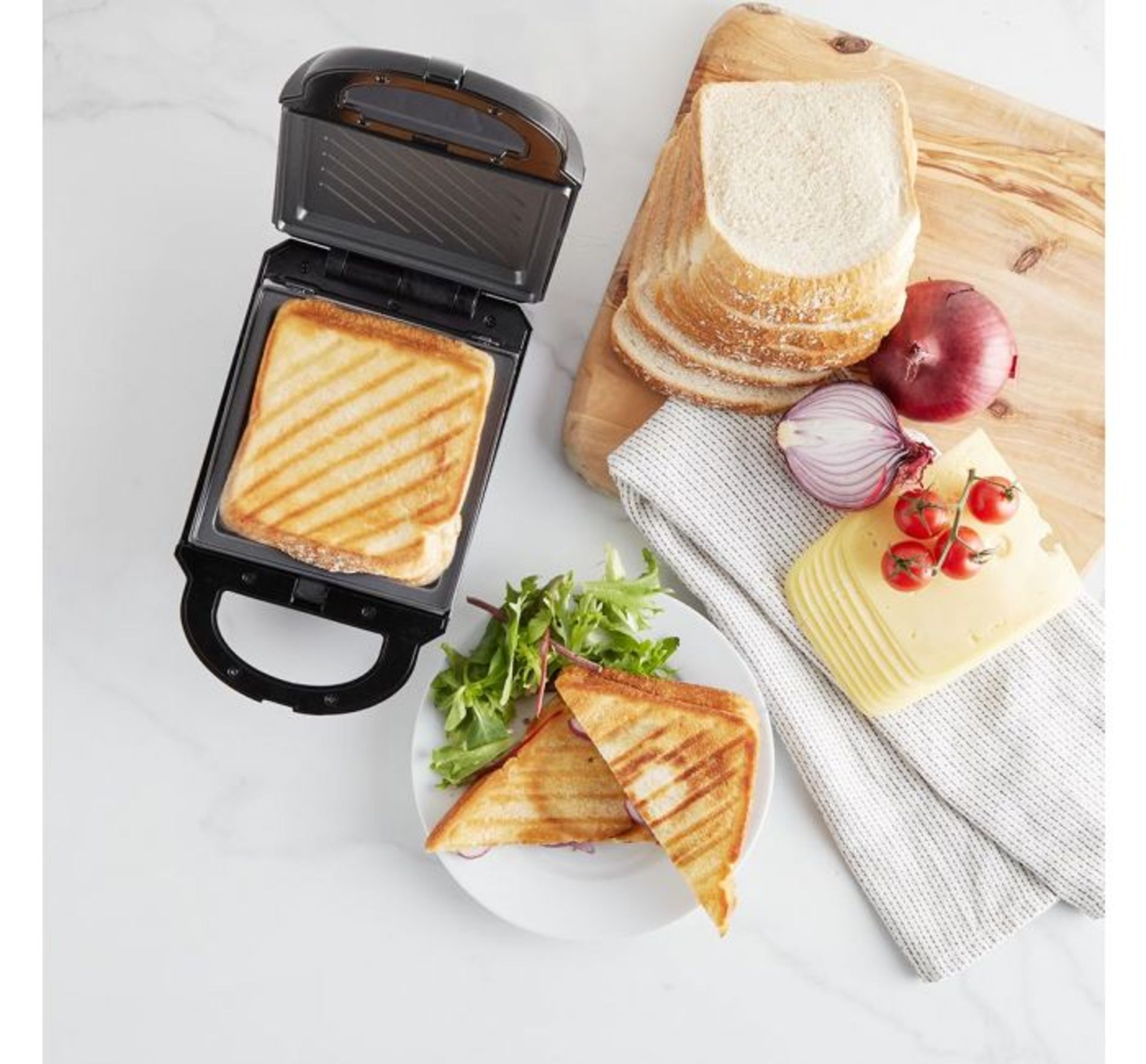 (OM43) 460W 2 in 1 Snack Maker Detachable grill and waffle plates finished with a non-stick co... - Image 3 of 3